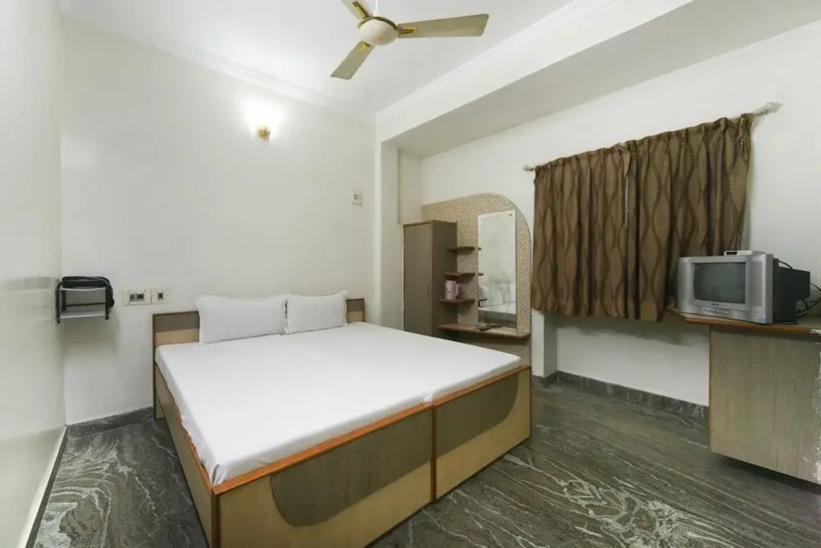 Hotel Le Palace by OYO Rooms