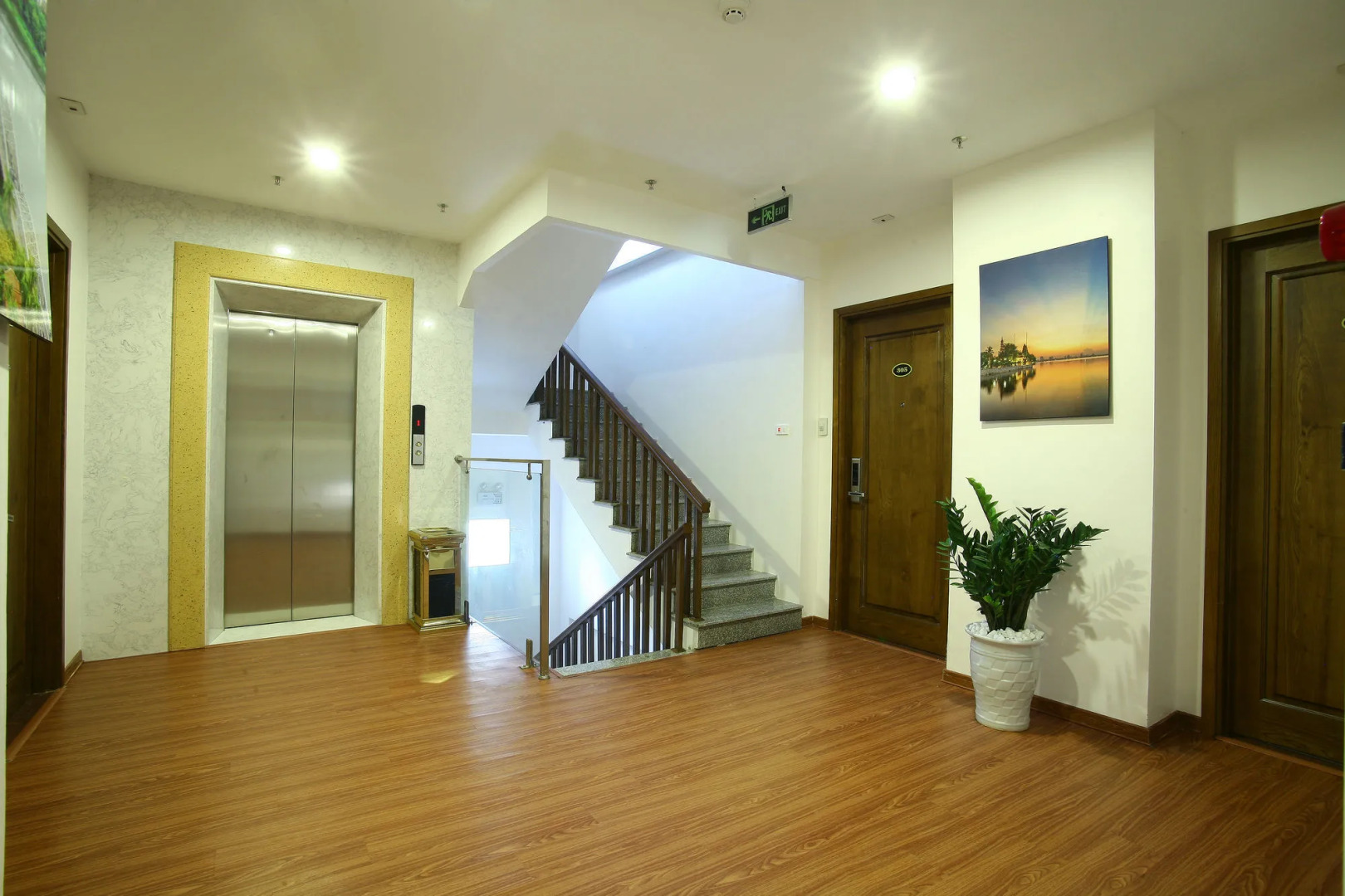 West Lake Home Hotel & Spa