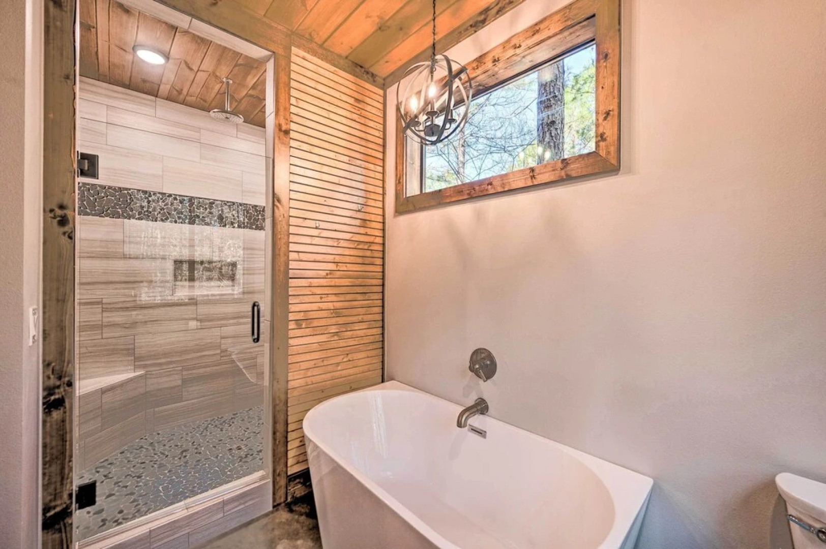 Broken Bow 'lazy Dog Lodge' w/ Hot Tub, Pool Table