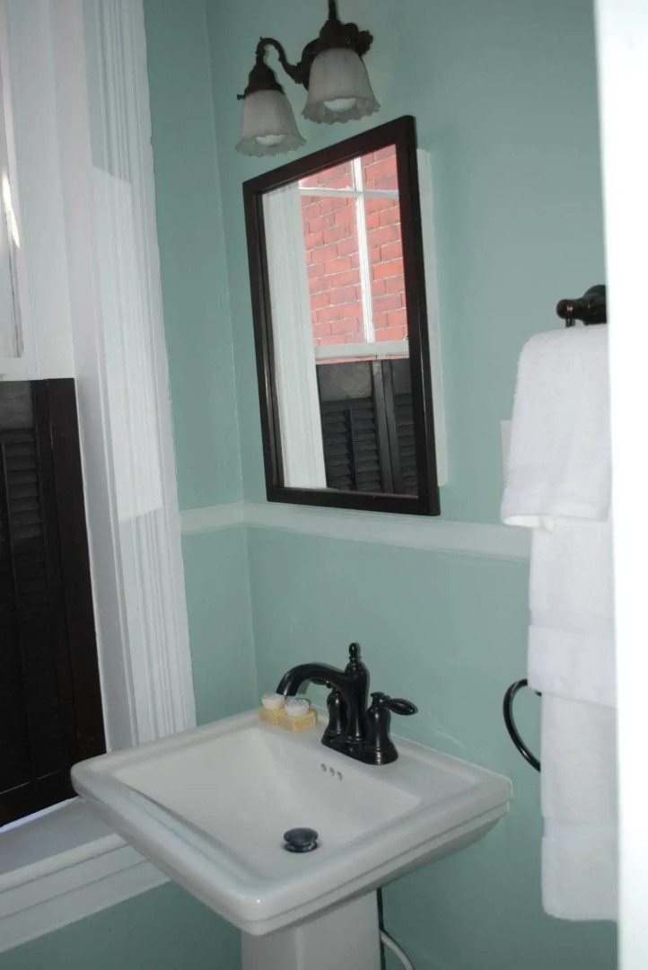 Inn At Patrick Henry's