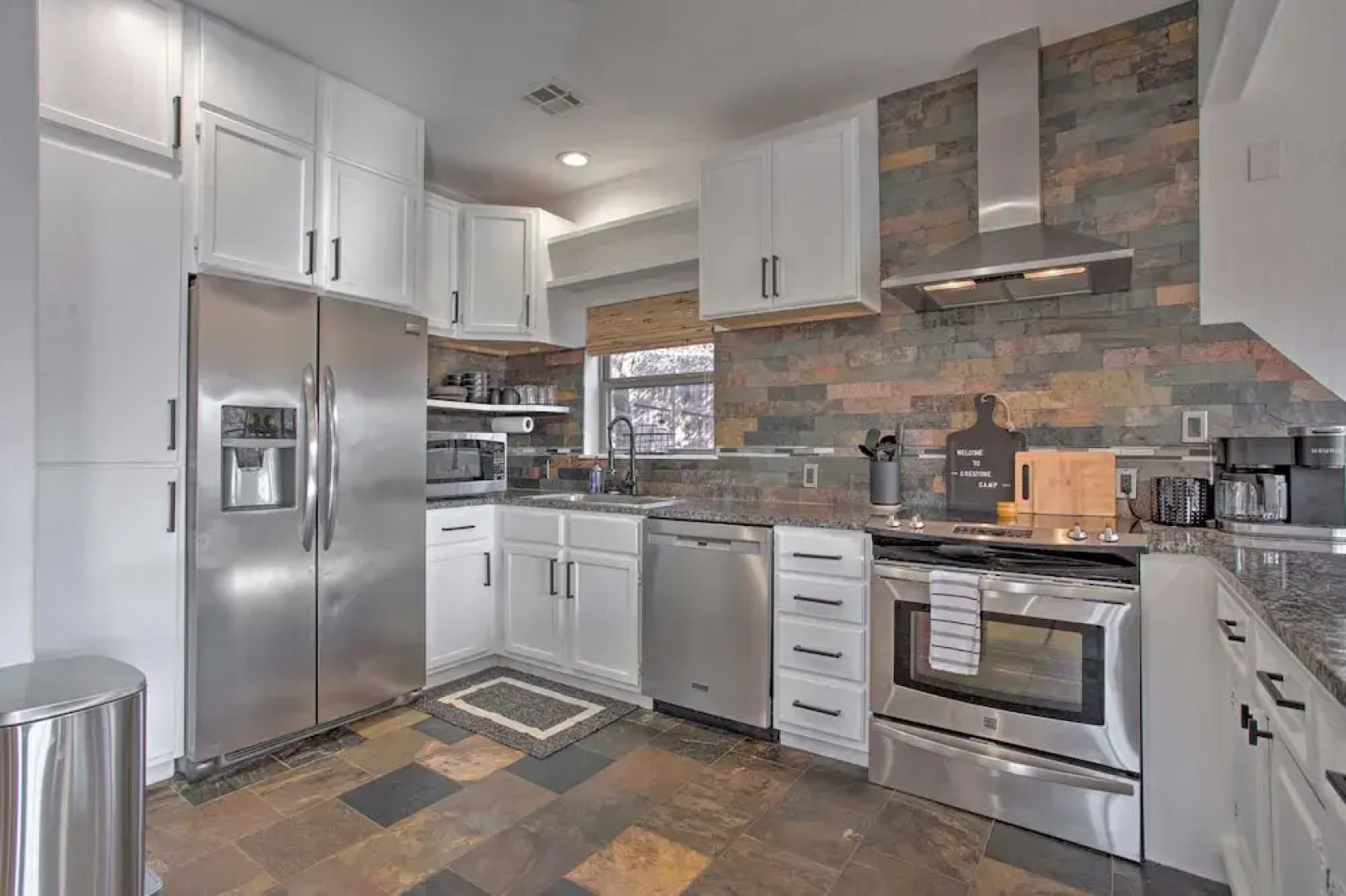 Medicine Park Cabin w/ Mountain Views!