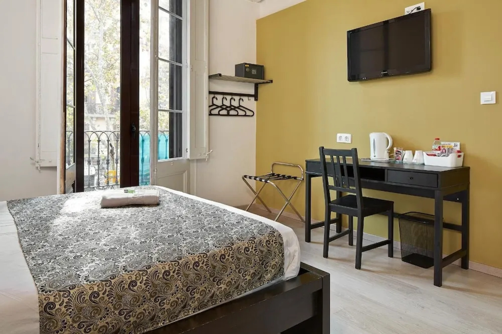 Отель BruStar Gotic-Centric