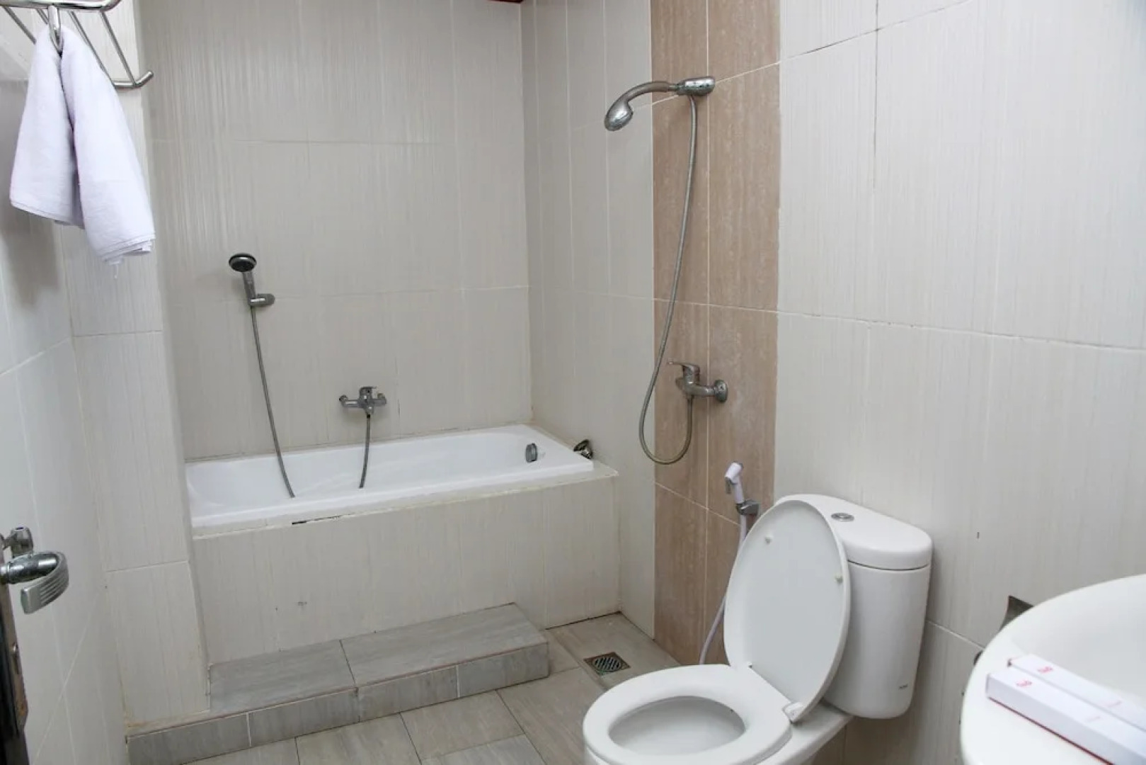 OYO 1656 Parama Su Hotel