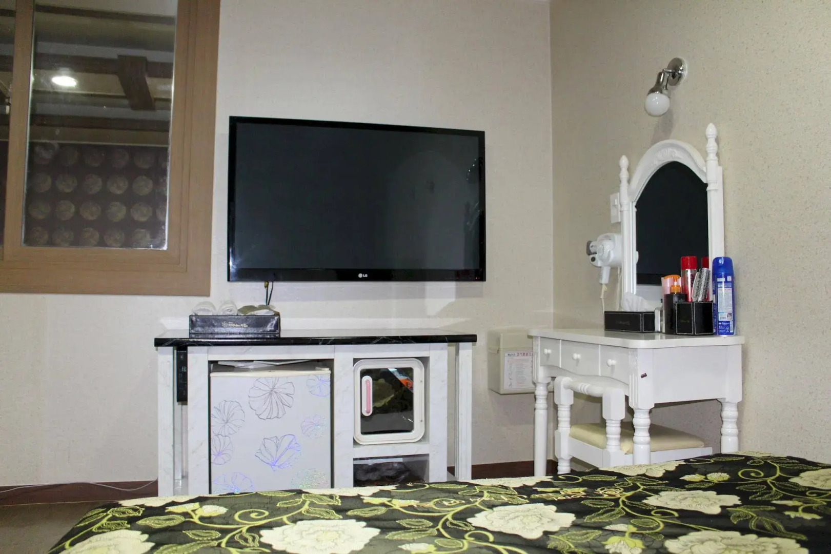 Breakfast at Tiffany's Motel