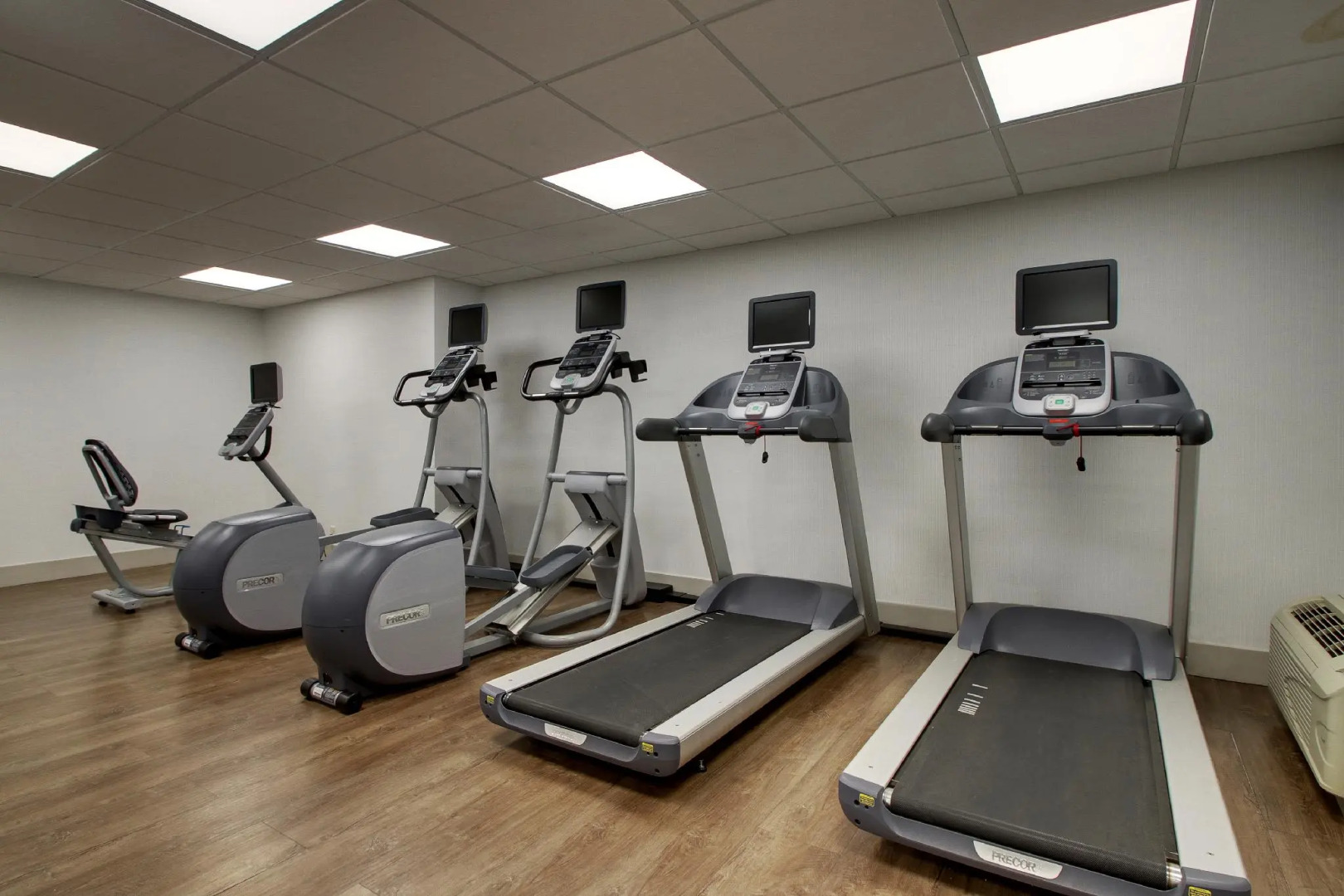 Holiday Inn Express & Suites Wapakoneta by IHG