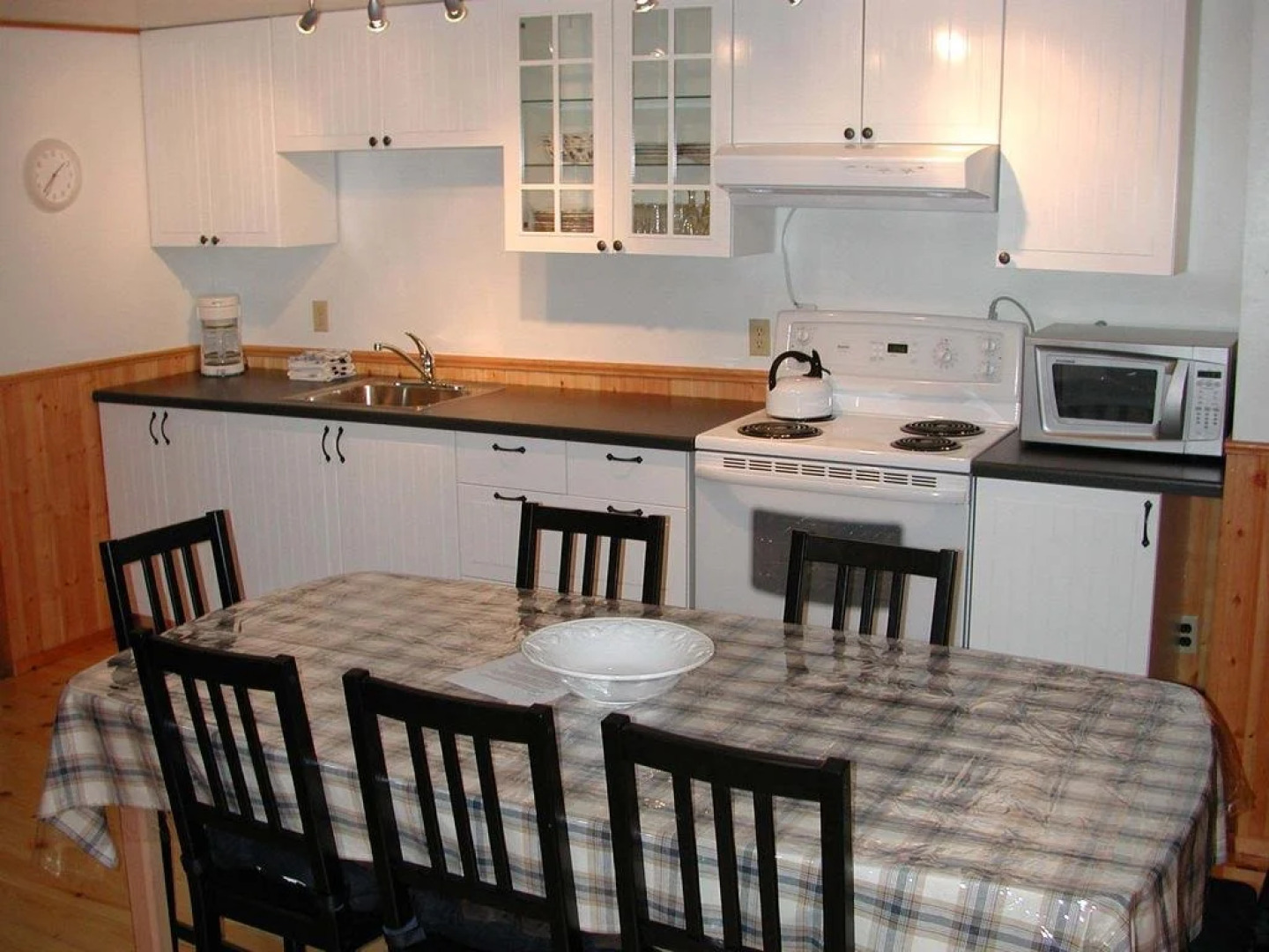 Birch Cliff Lodge on Baptiste Lake