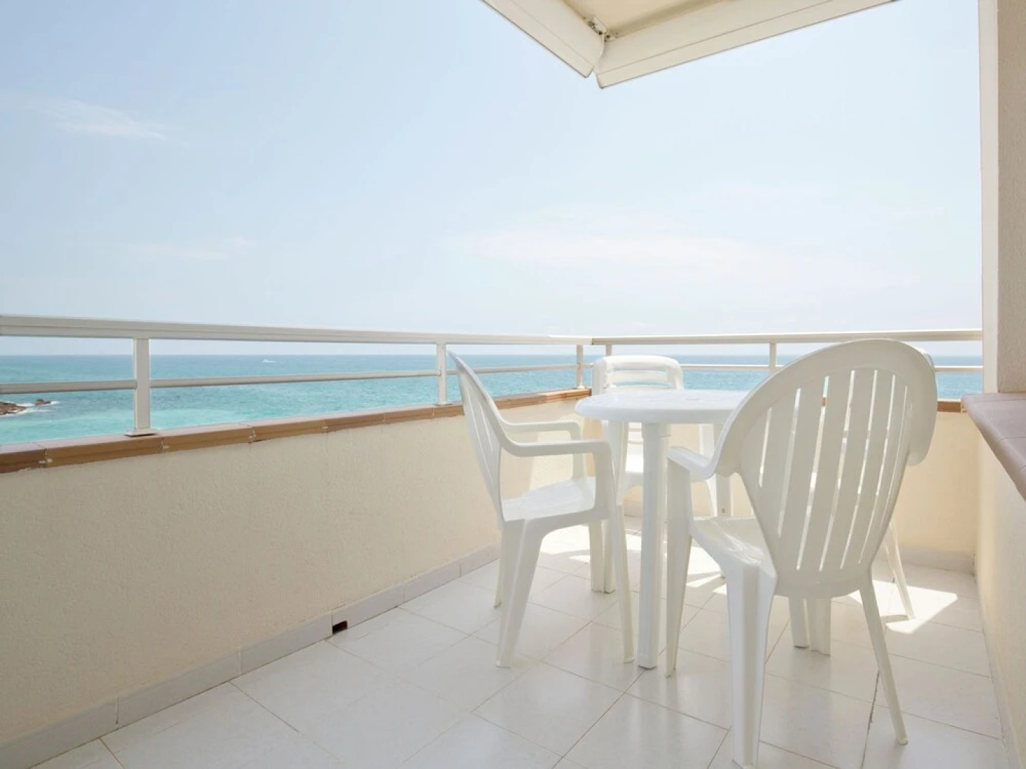 Well Kept Apartment with Sea Views & 2 Swimming Pools near Vinaròs