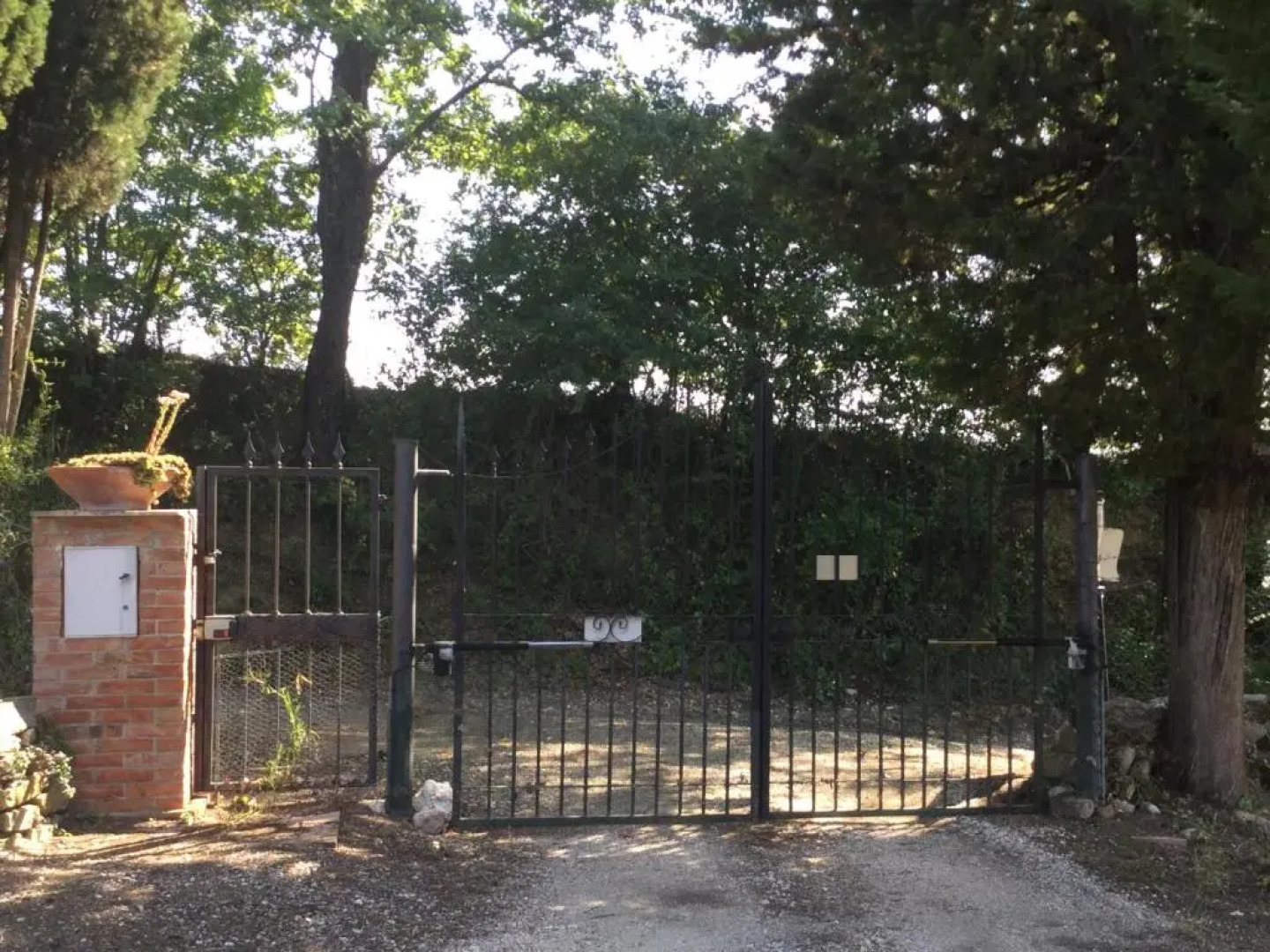 Villa with private swimming pool and garden in quiet area, panoramic views