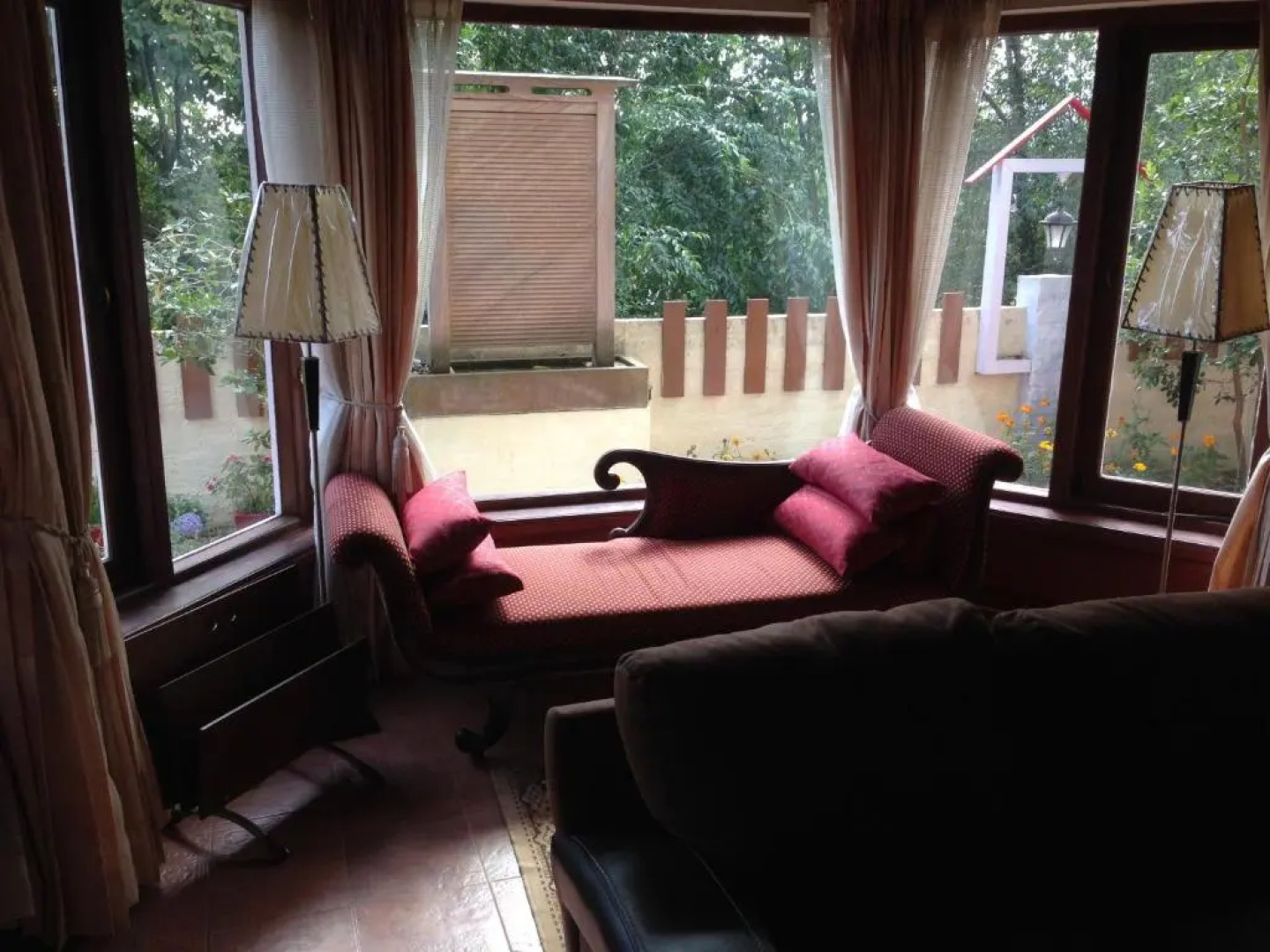 Colonial 4 B/R Home, Great for Families, Coonoor