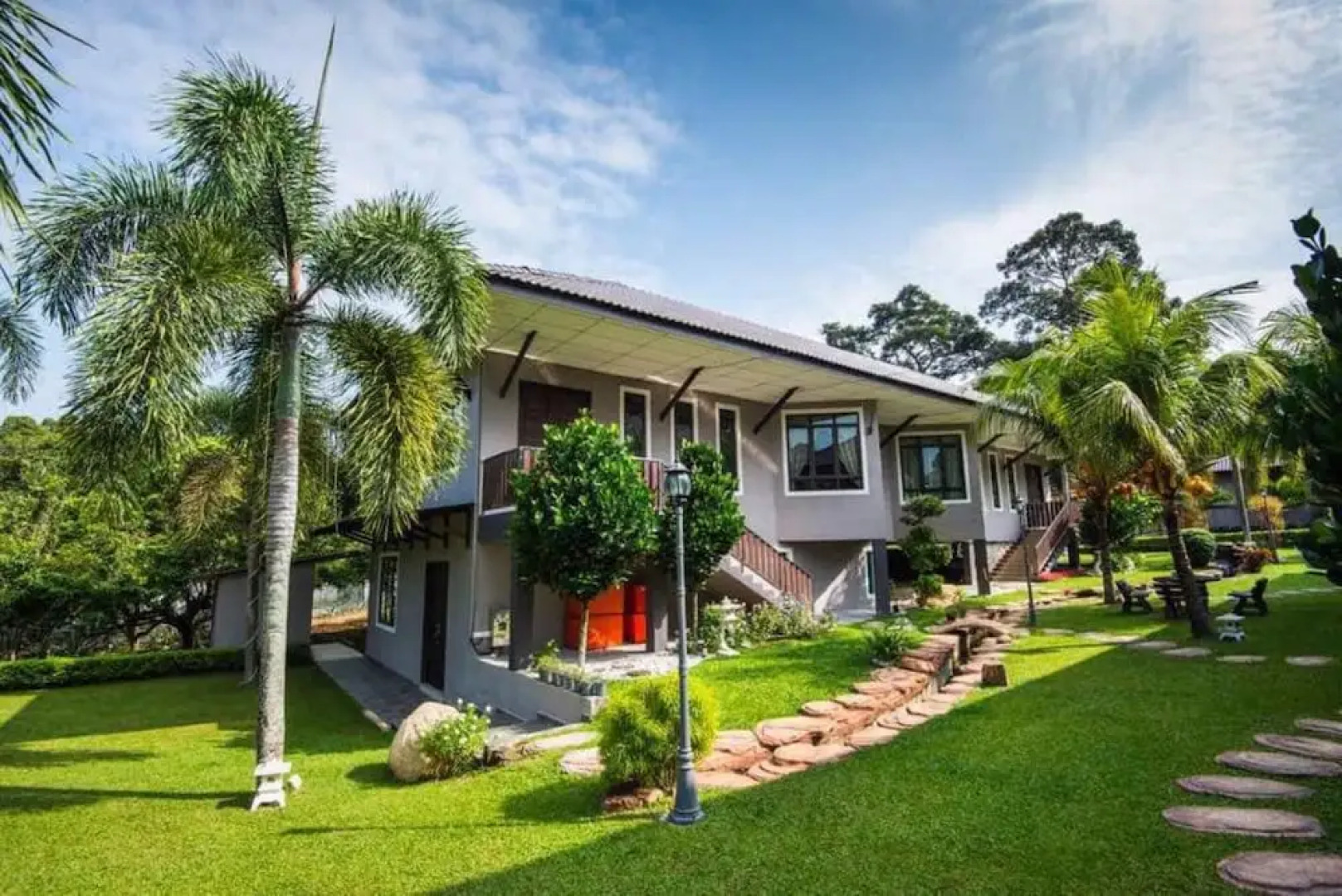 Capital O 90088 Mbp Leisure Resort