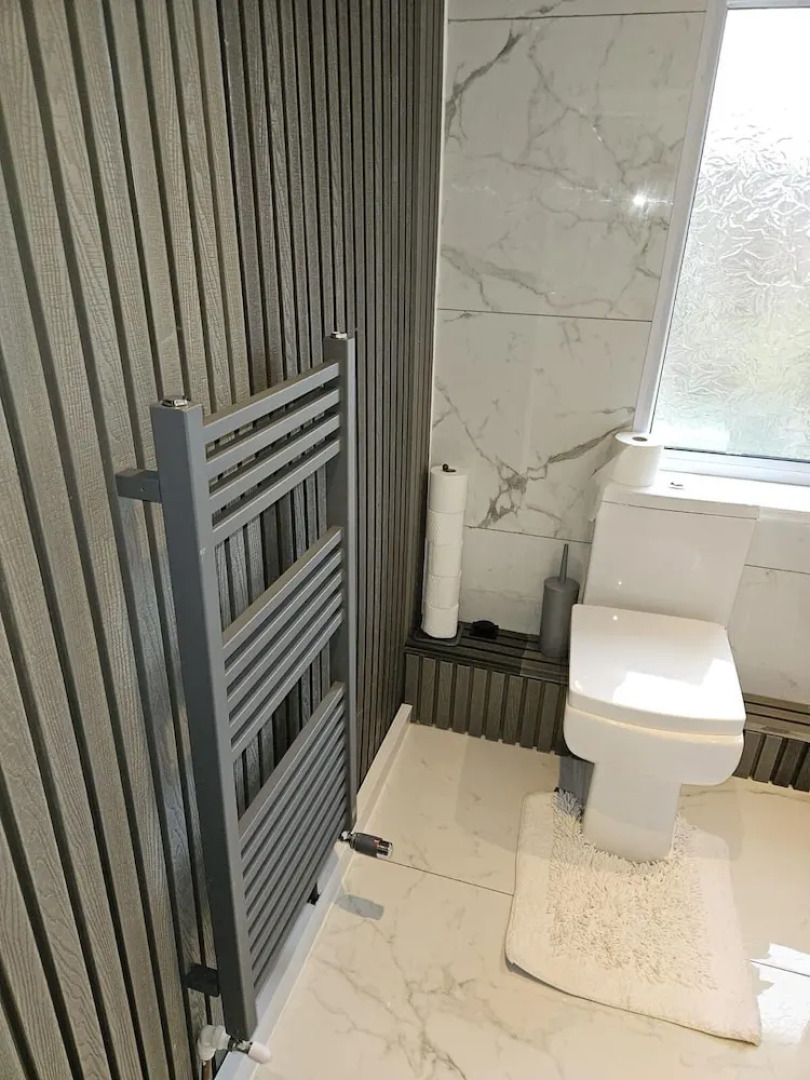 Manchester 2-bed House, Sleeps 4, 20 Min to Centre