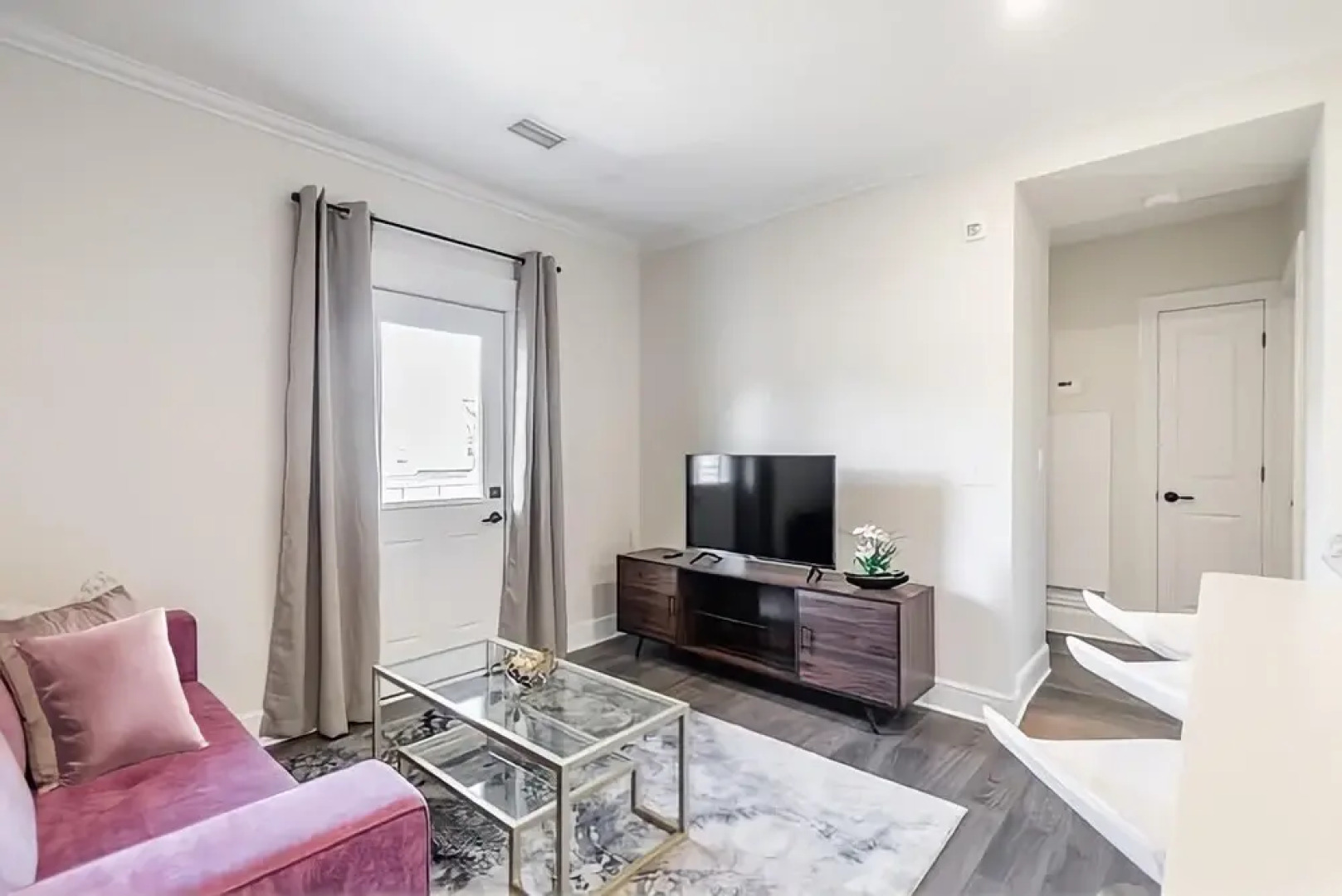 Rideau 1Bd Apartment Balcony Free Parking 2