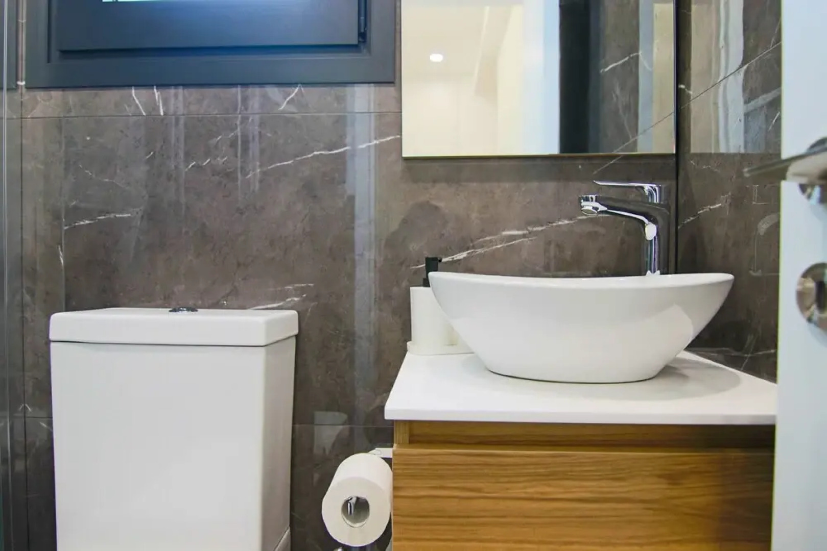 Phaedrus Living: Sea View Anna Residence 201