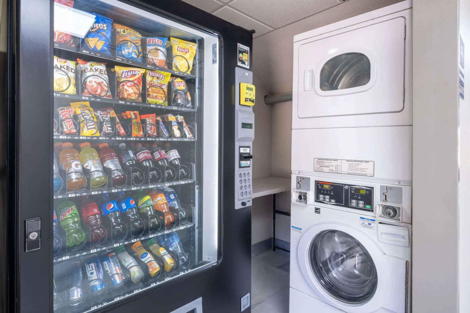 Days Inn & Suites by Wyndham Commerce