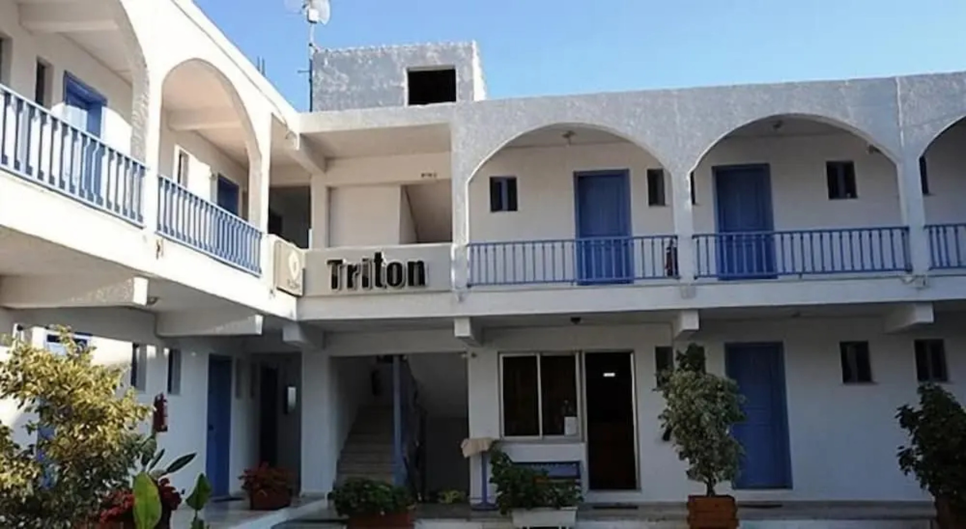 Triton Hotel & Bungalows