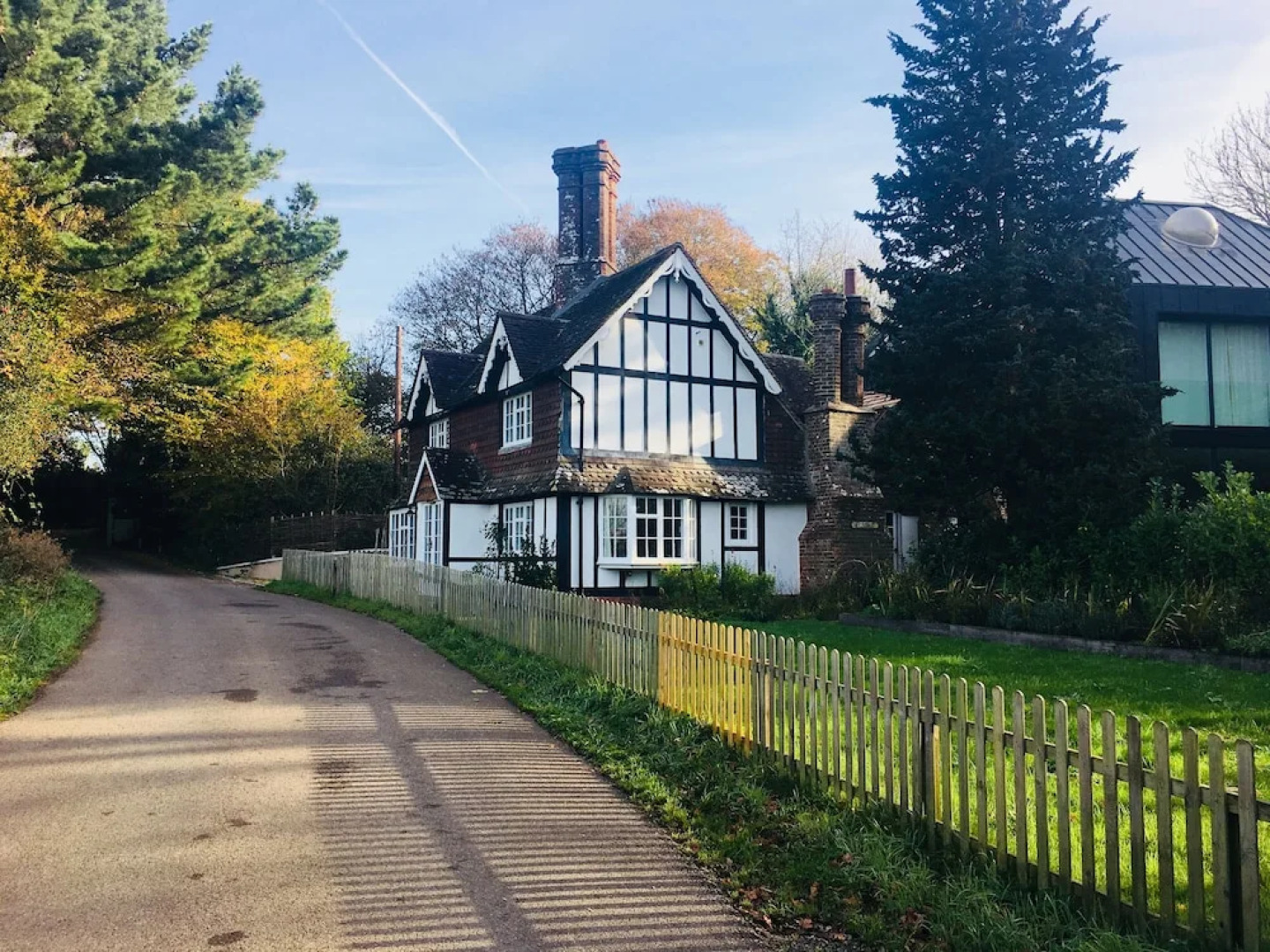 Danny Lodge | By Huluki Sussex Stays