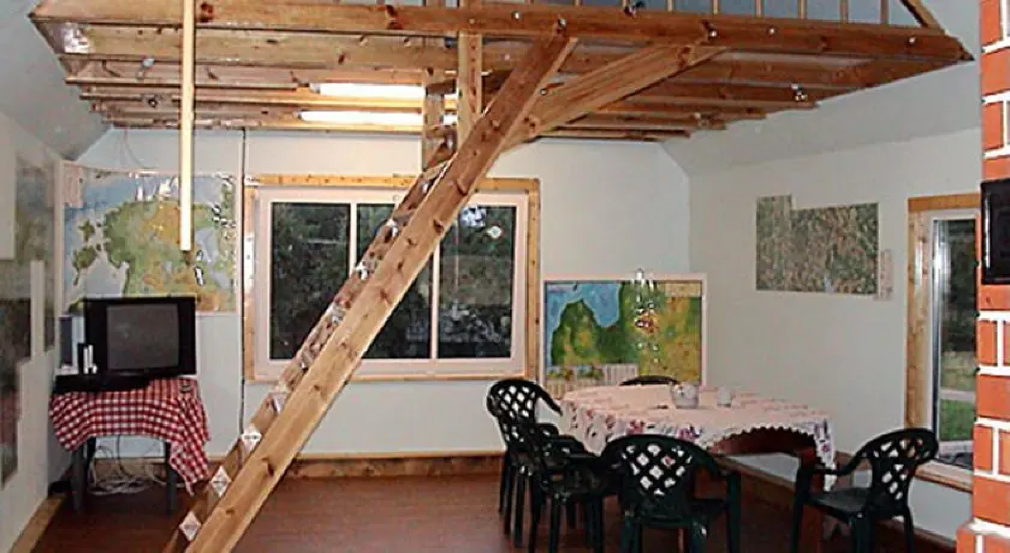 Livonia Holiday House