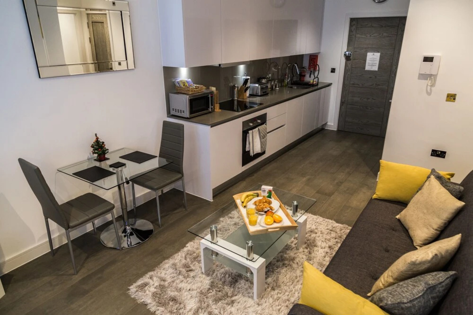 Brickfield Court Serviced Apartment by Ferndale