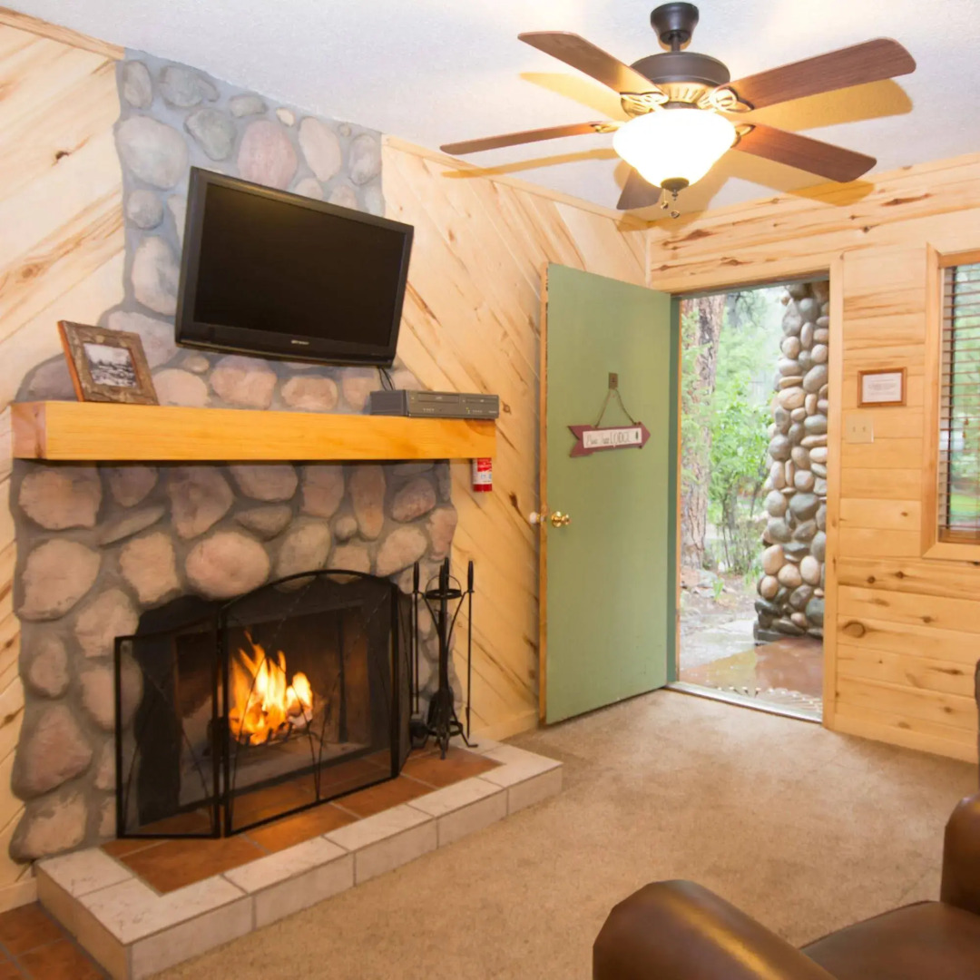 Upper Canyon Inn & Cabins