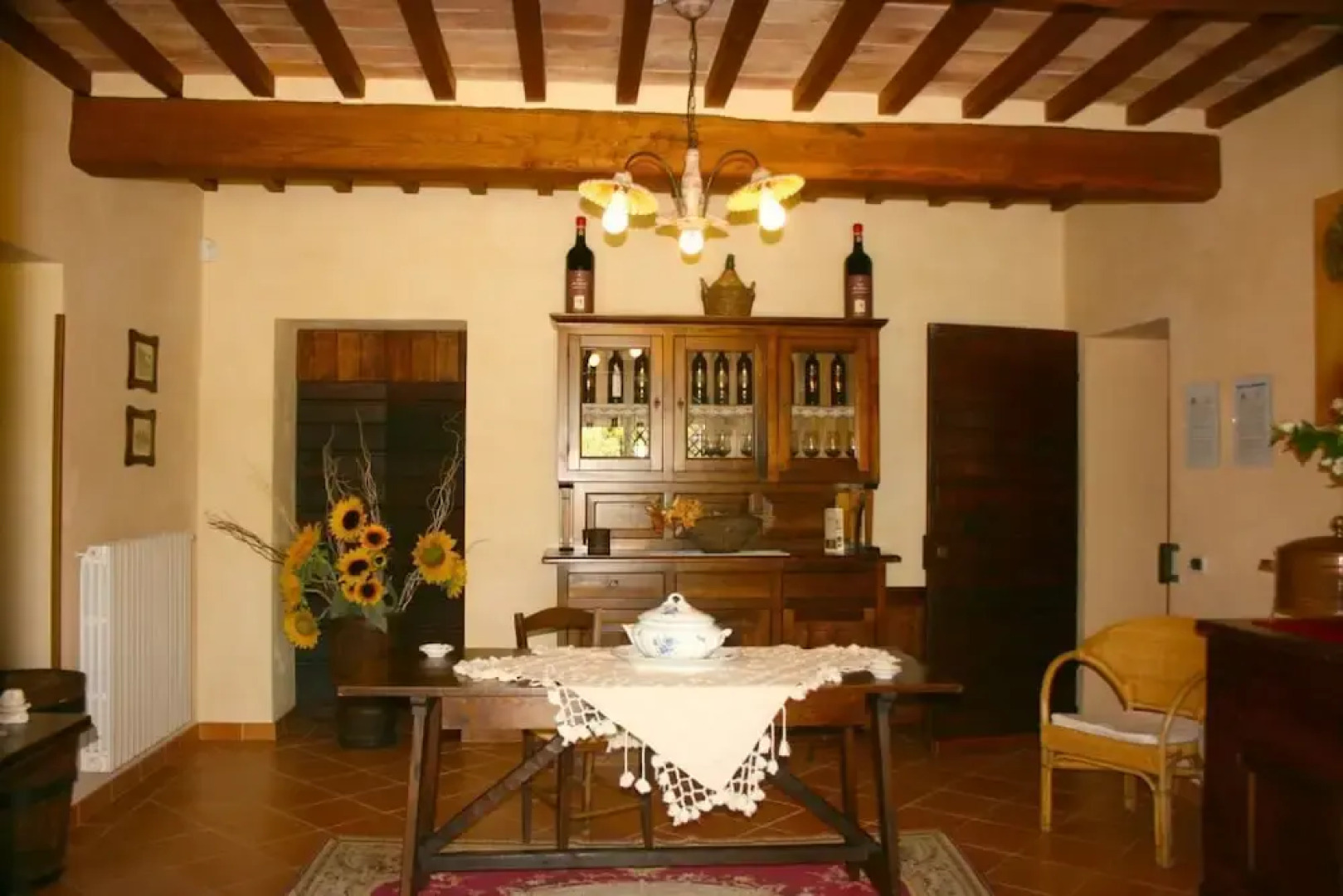 Private Villa with AC, private pool, WIFI, TV, terrace, pets allowed, parking, close to Arezzo