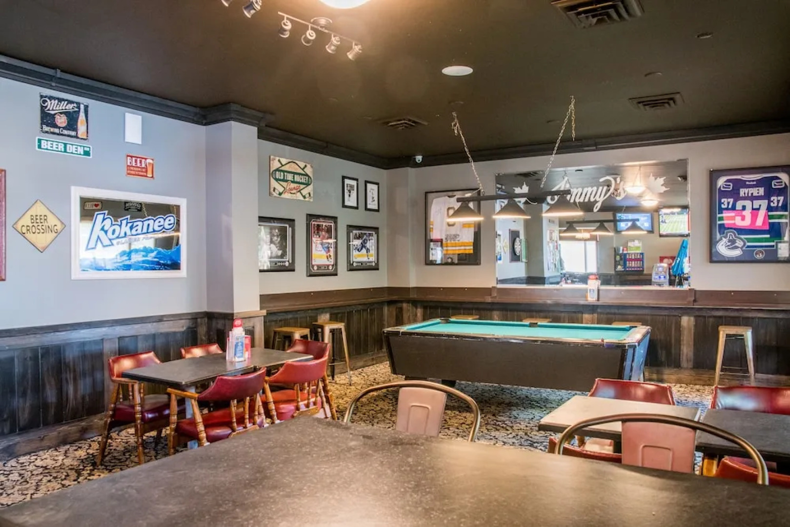 Creston Hotel & Suites