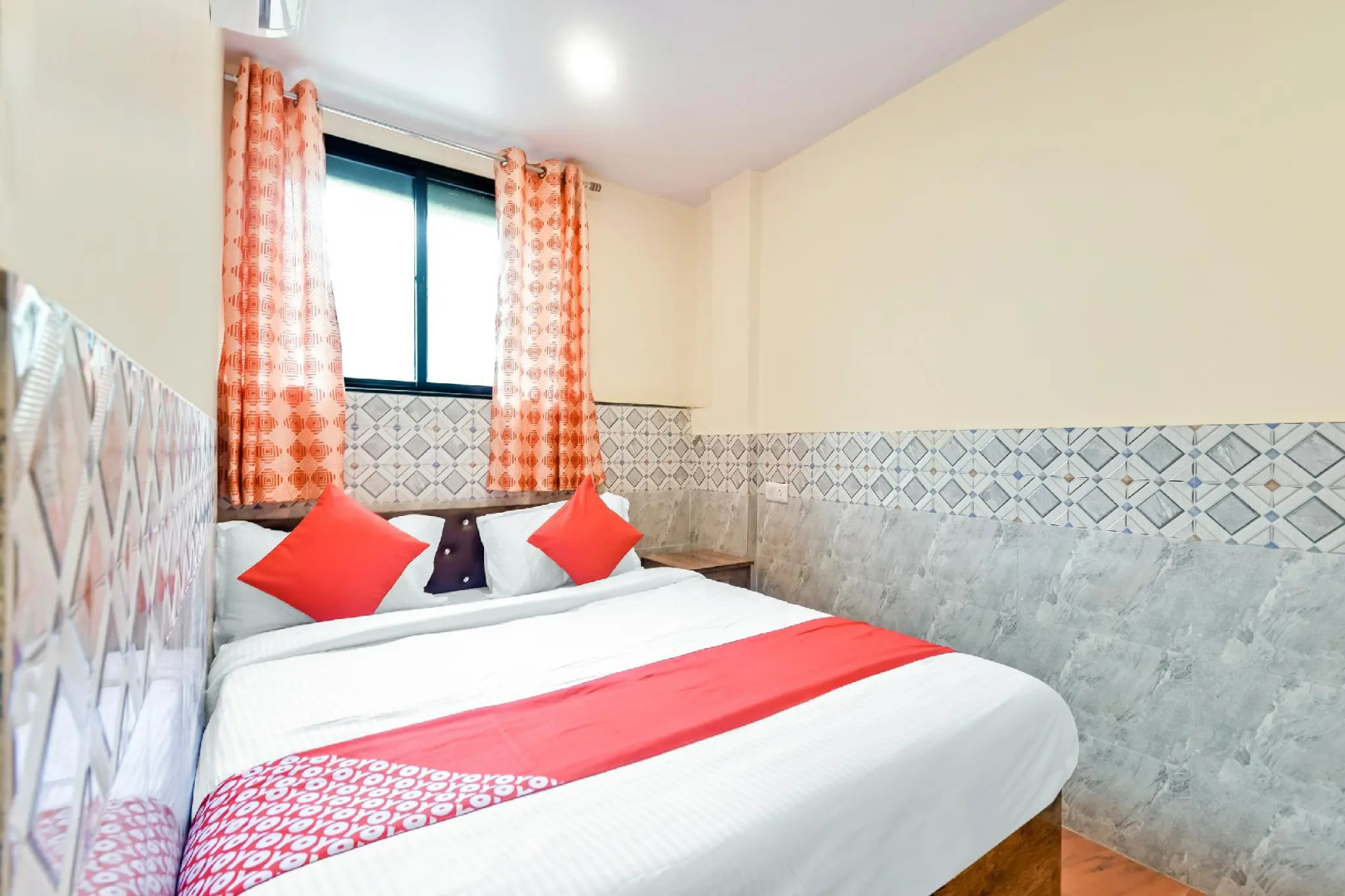 OYO 48837 Hotel Suvarna