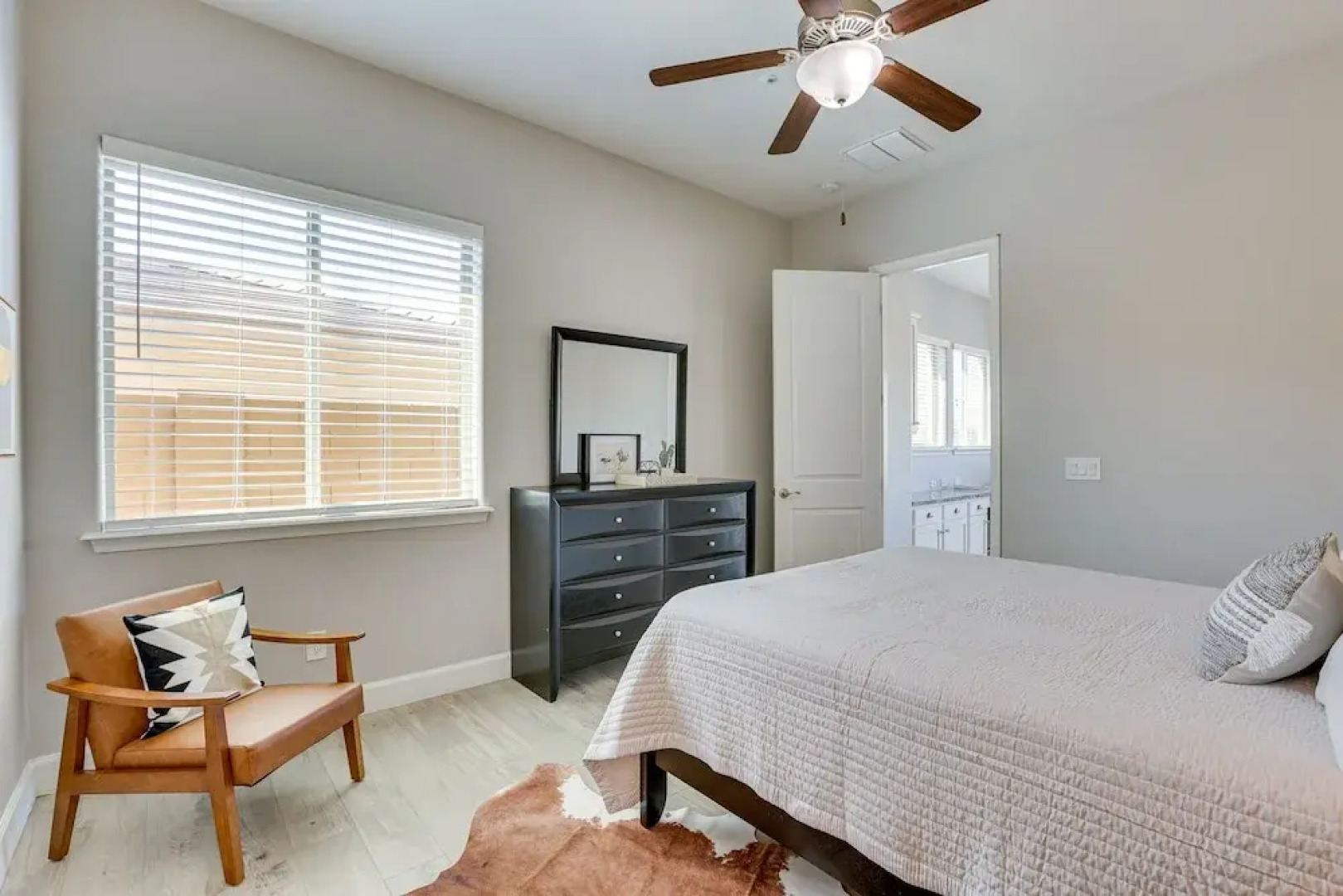 Saltwater Pool & Swim-up Bar: Goodyear Oasis!