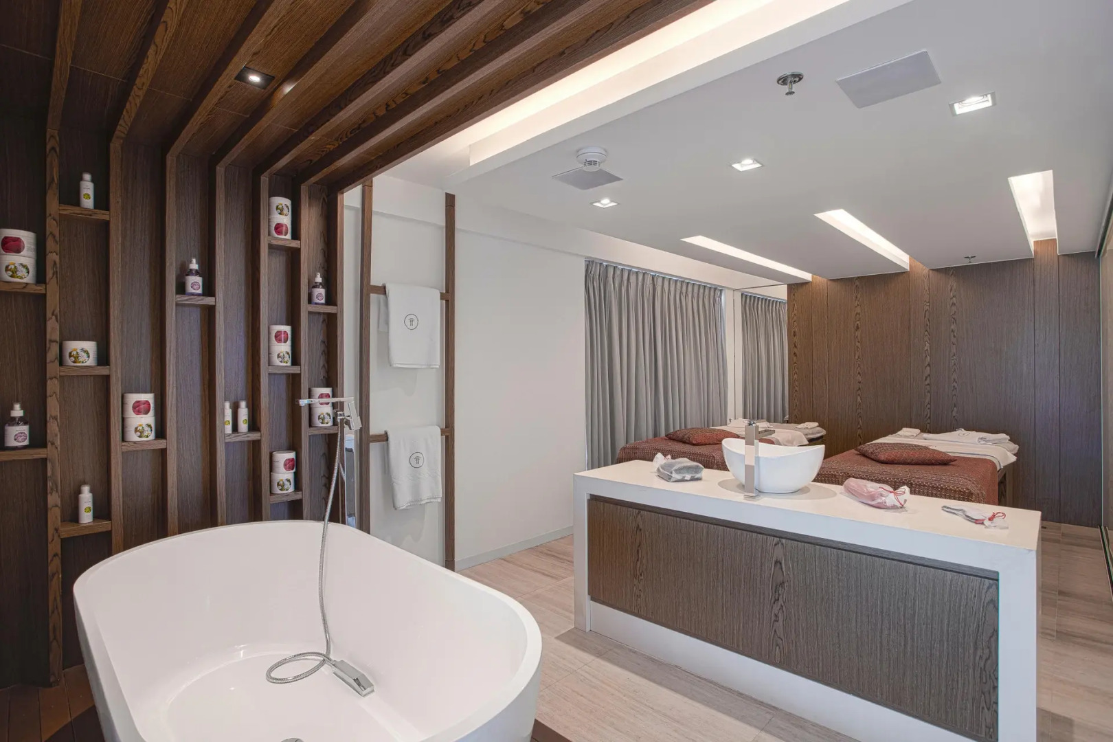 Suryaa Hotel Pinhais, Curio Collection by Hilton