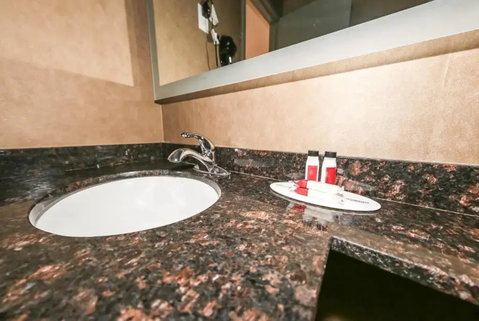 Howard Johnson Express Inn - Winnipeg West