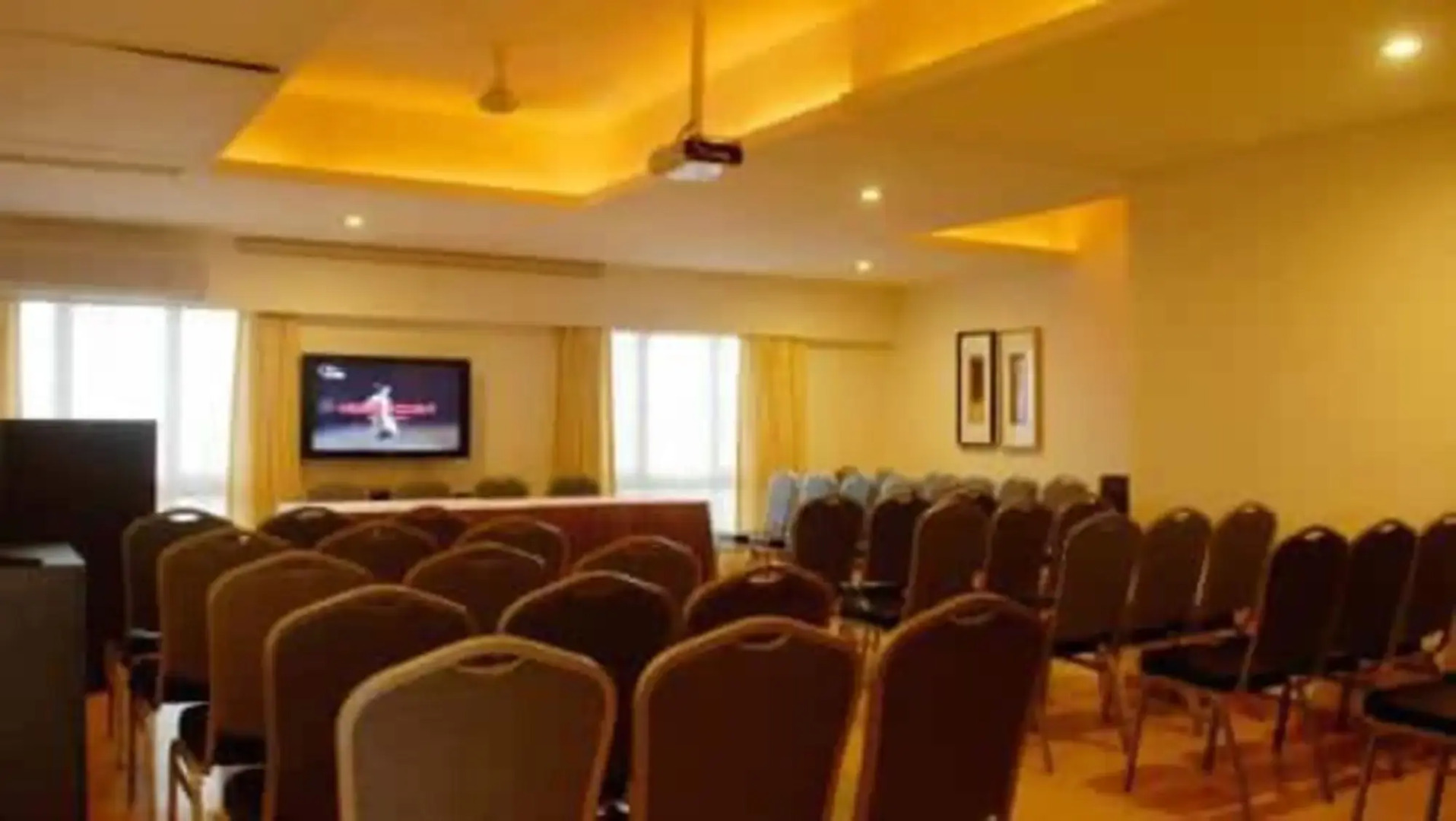 Hotel Nikhil Sai International