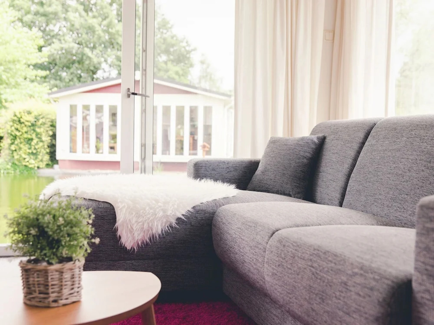 Beautiful Chalet in a Holiday Park by a Pond