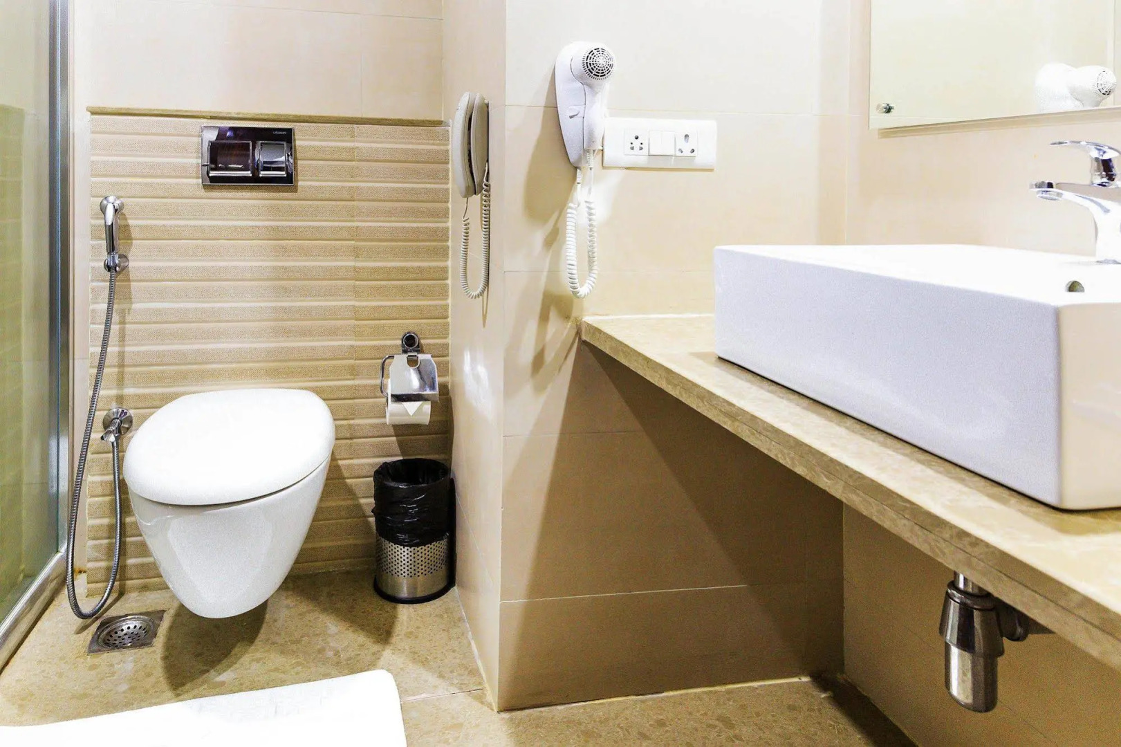 Zo Rooms Lakdi Ka Pul X Road