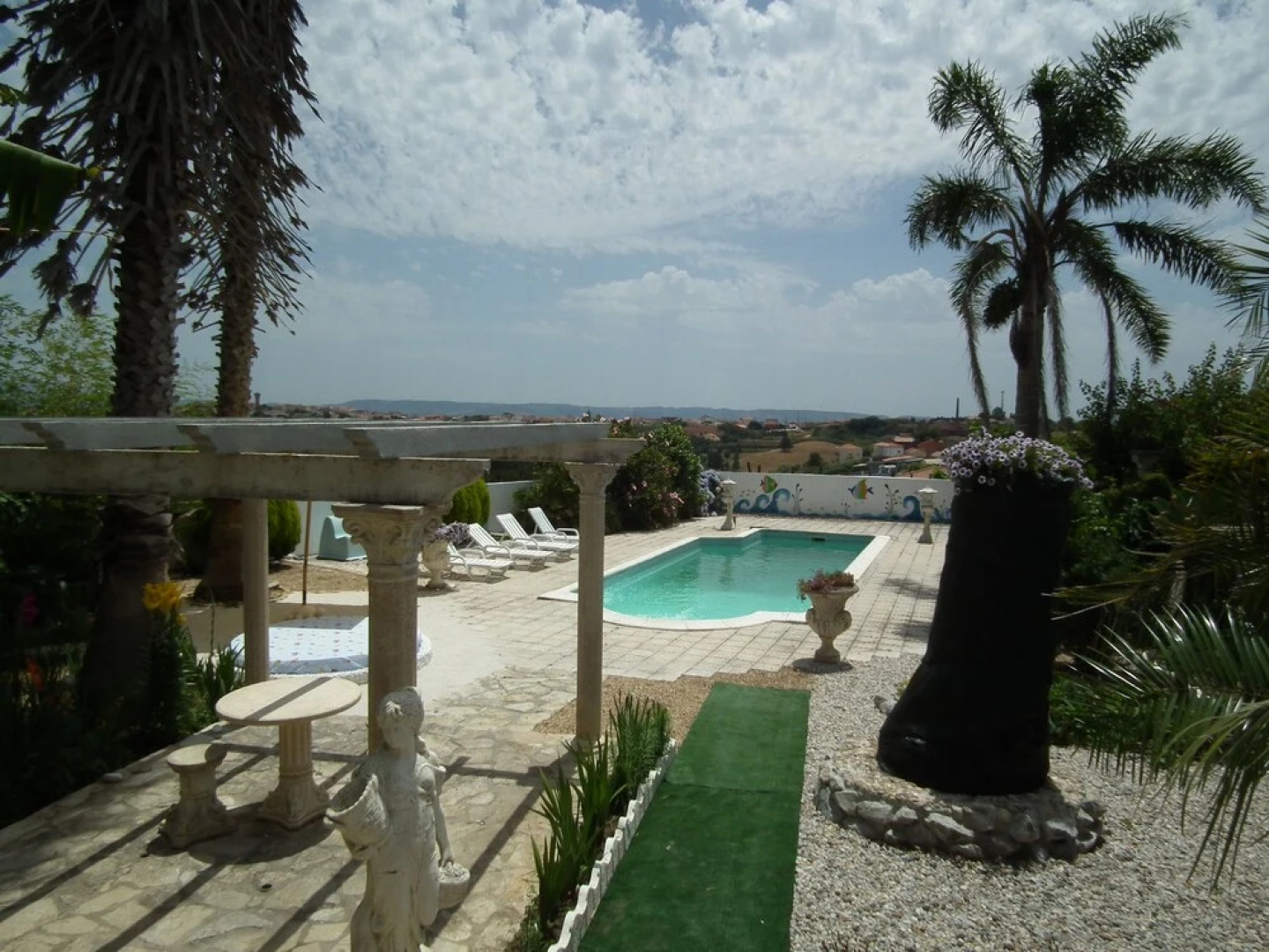 80s RetroStyle Villa