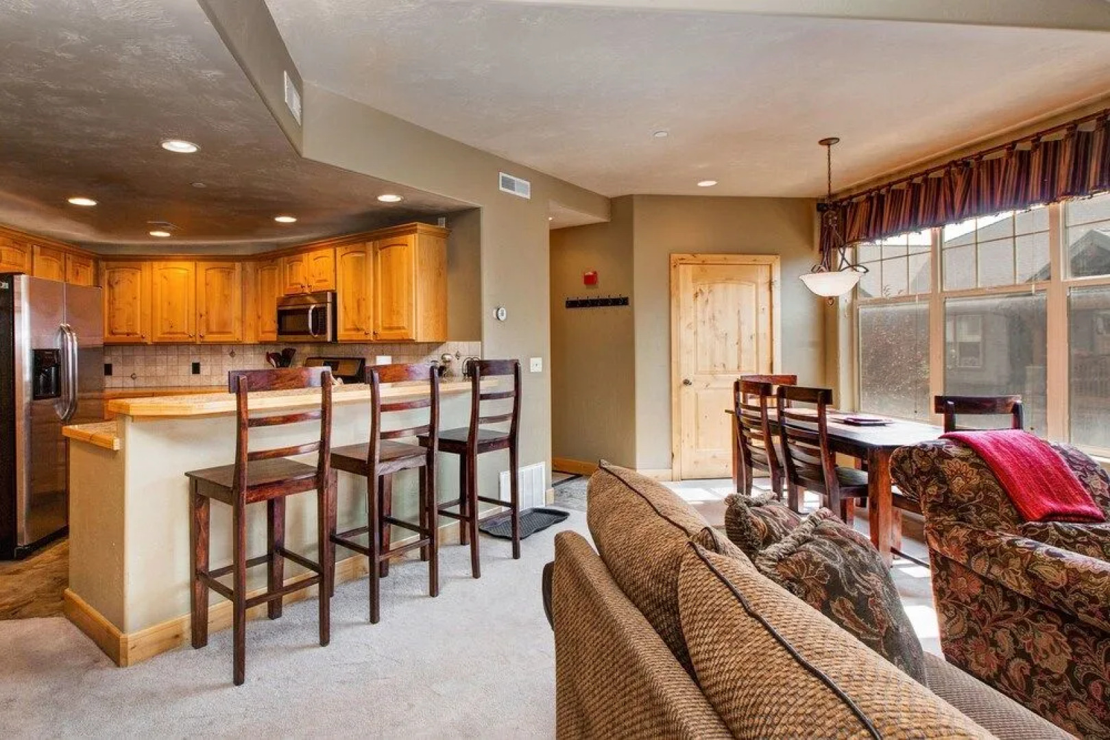 Warm and Spacious Home Base at Redstone by RedAwning