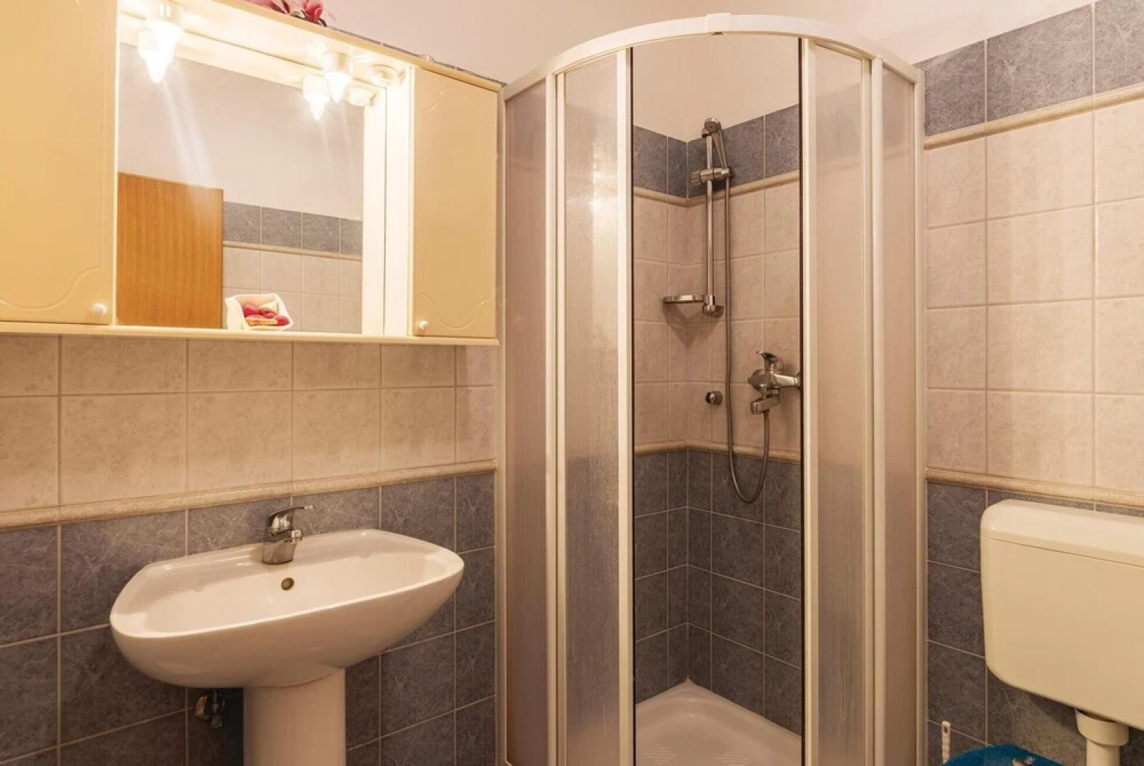 Awesome Home in Peruski With Wifi and 2 Bedrooms