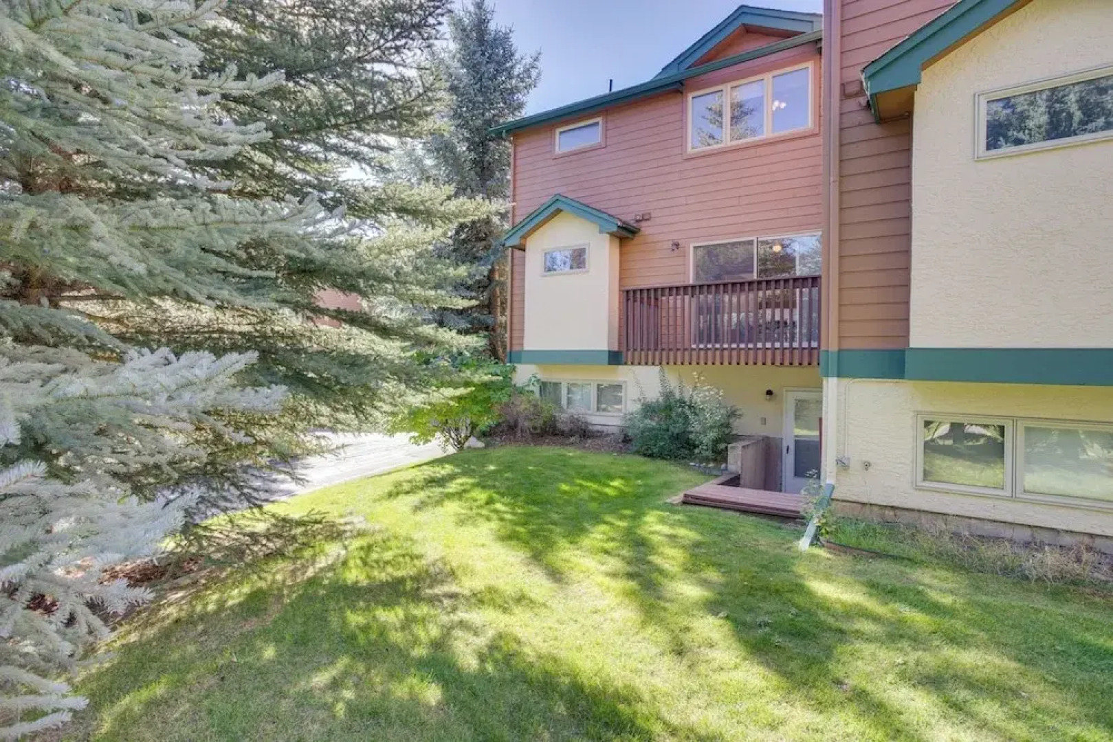 Cozy Colorado Retreat w/ Deck, Grill & Pool Access