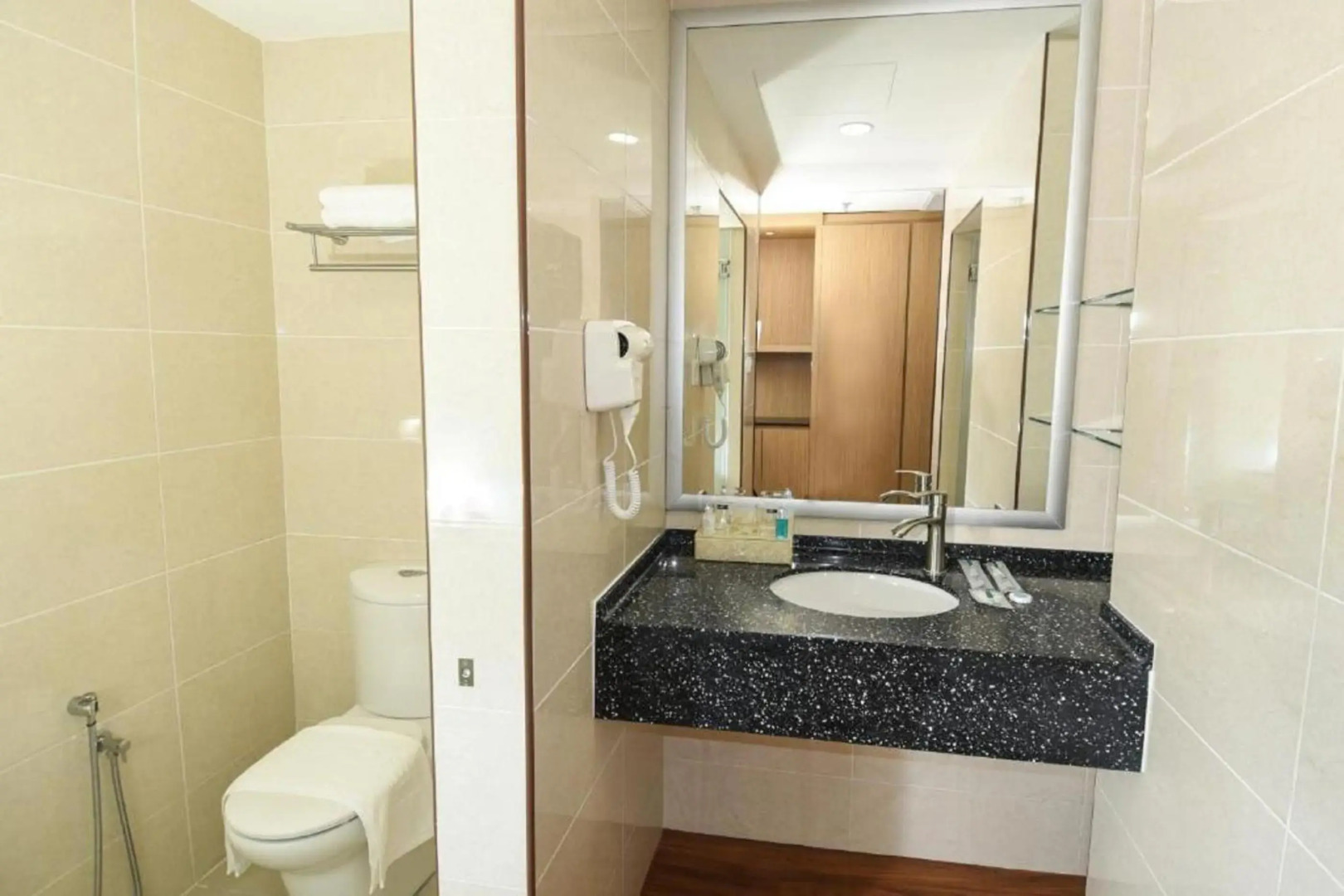 Hotel Holmes Gelang Patah