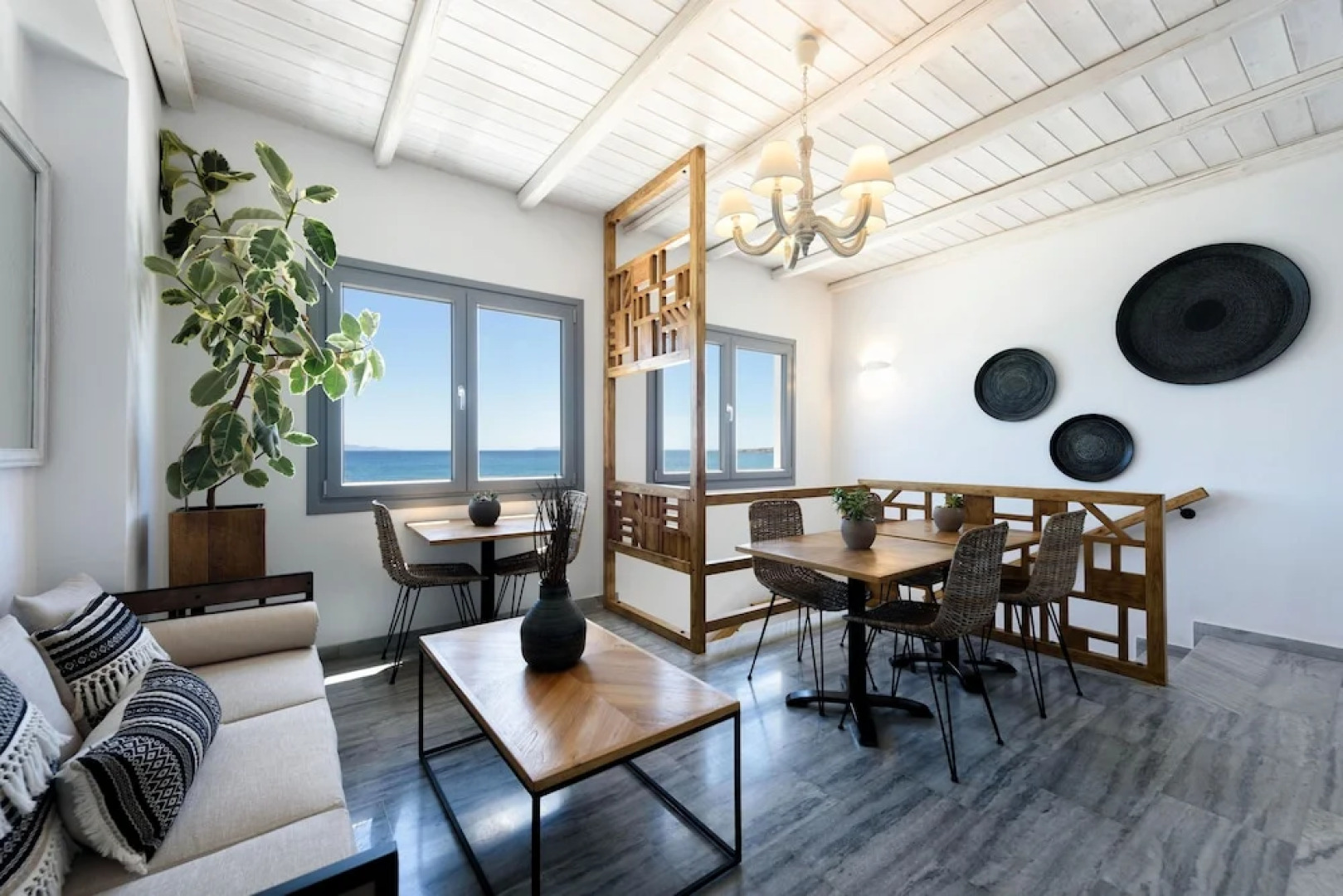 Blue Waves Suites & Apartments