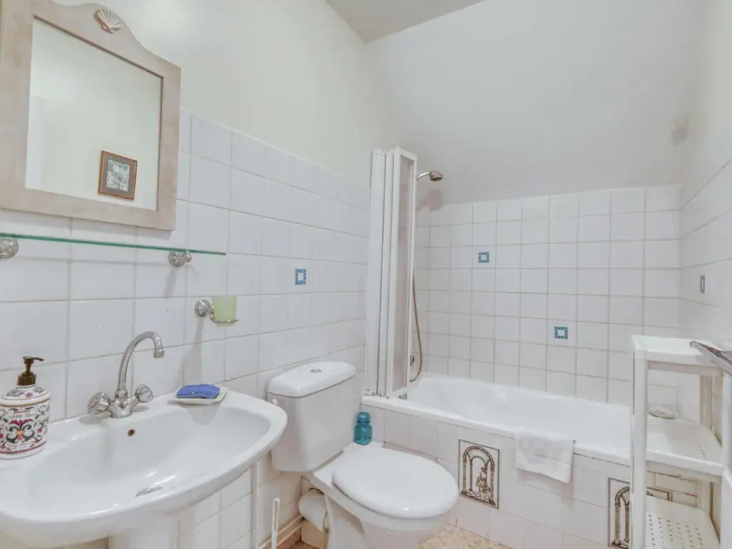 Characteristic holiday villa in Berigny with enclosed garden