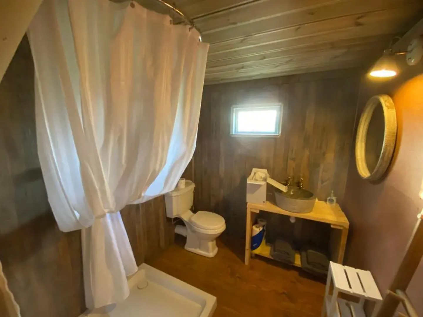 Beautiful Lakeside Safari Lodge