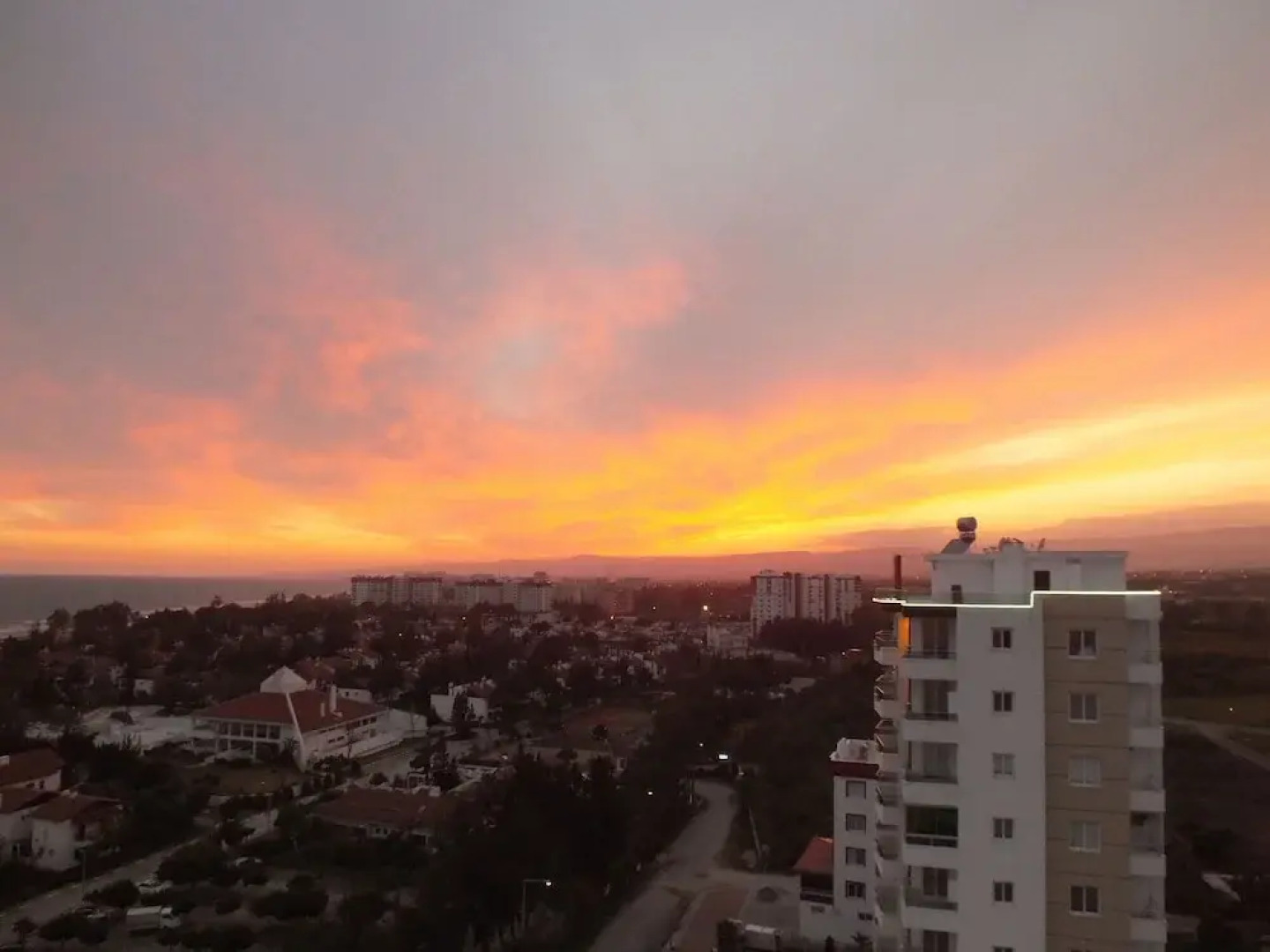 GoldenPark King Suites with Balcony & Sea view