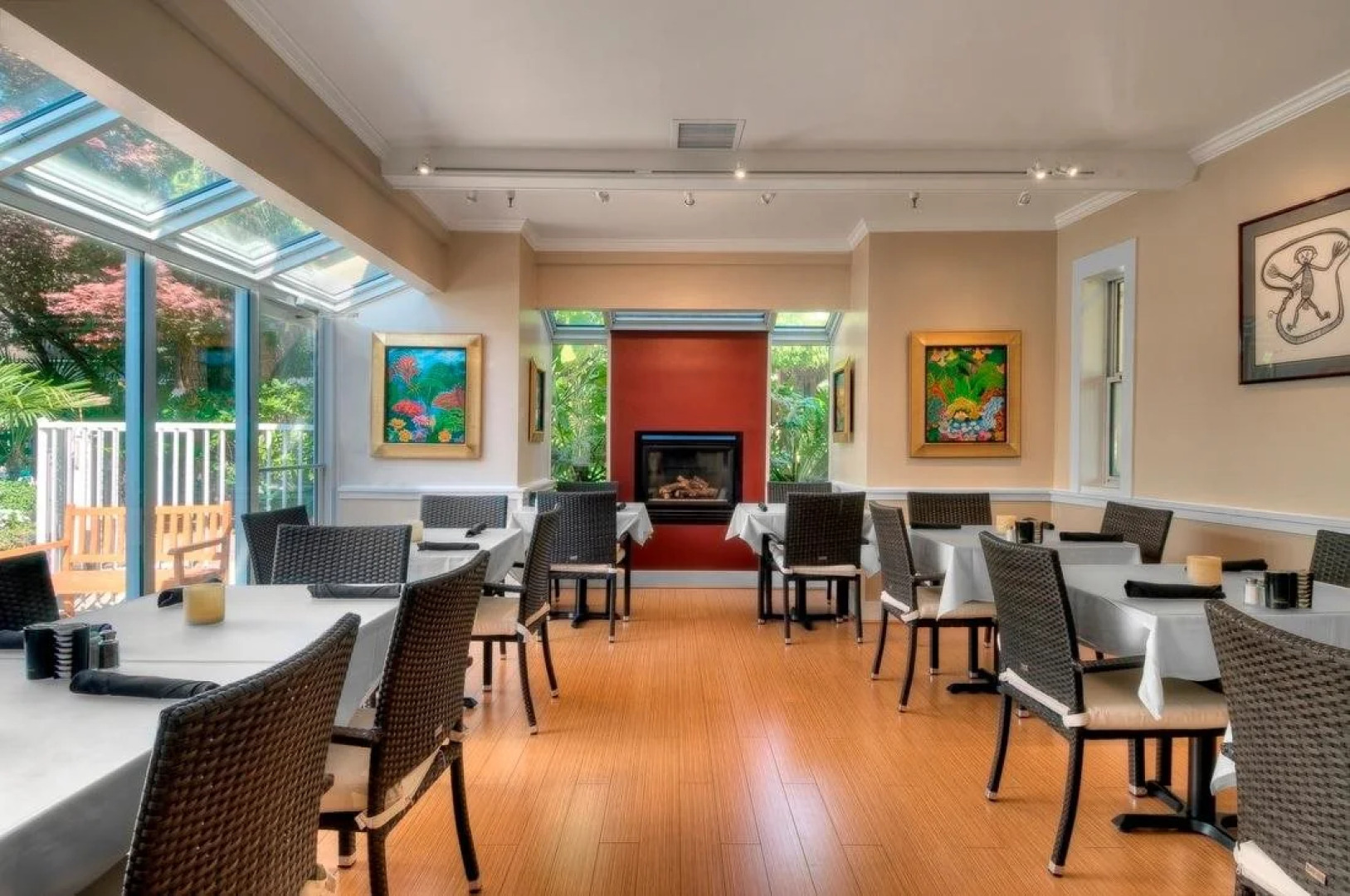 Dinah's Garden Hotel