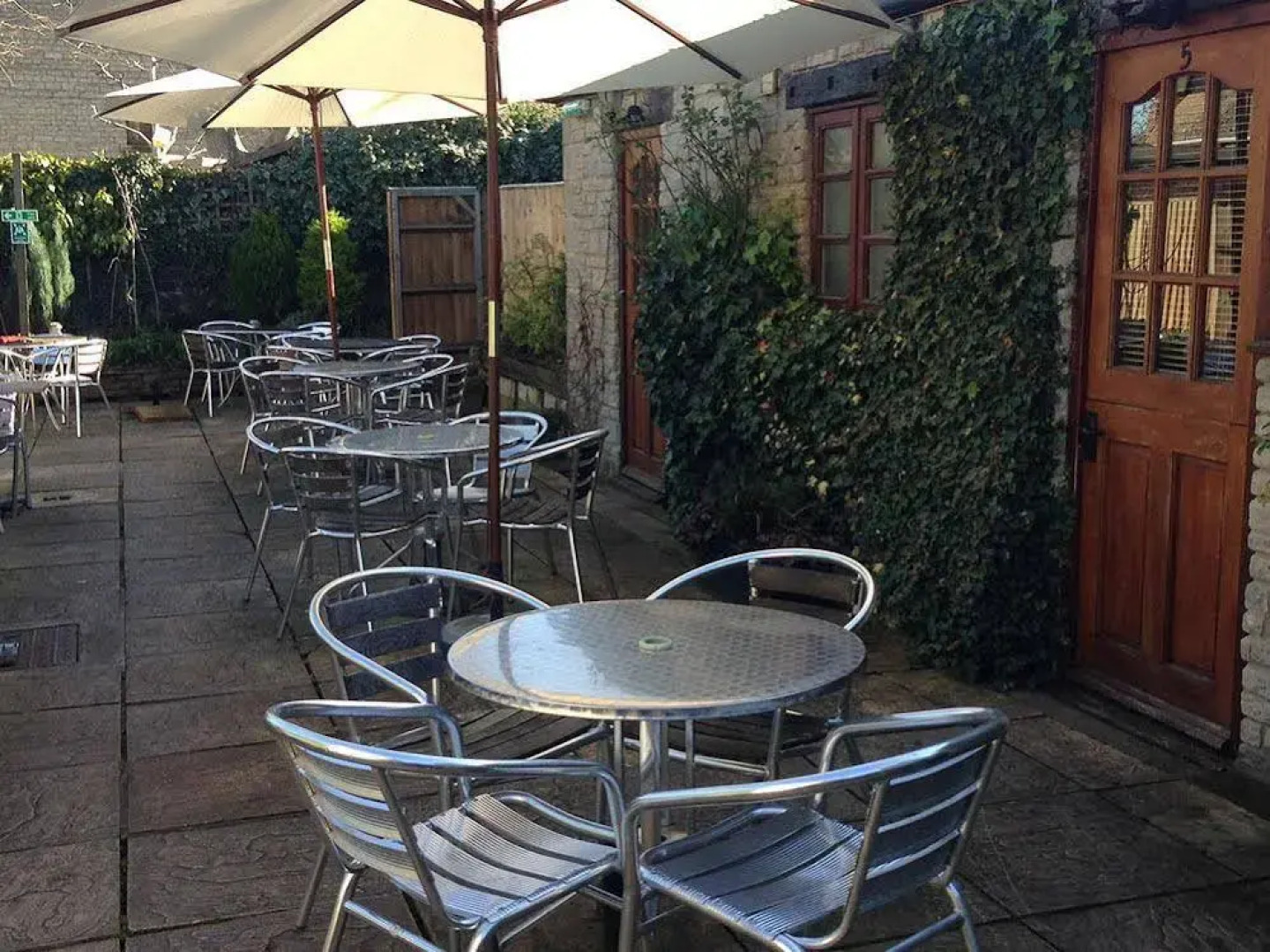 Priory Tearooms Burford With Rooms