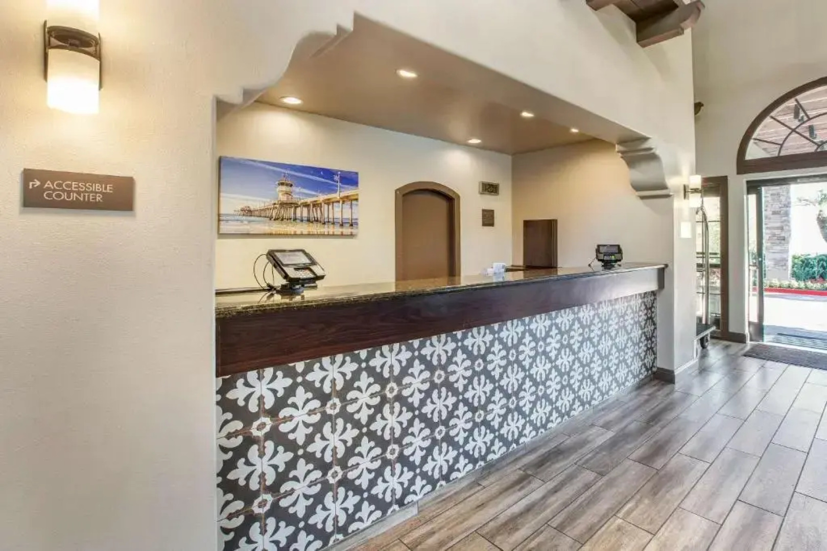 Clarion Inn & Suites Orange County John Wayne Airport