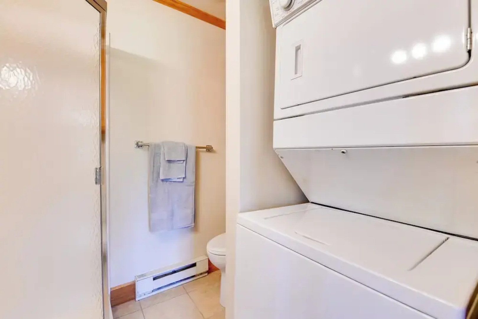 Pool Access: Waterfront Lake Memphremagog Condo!