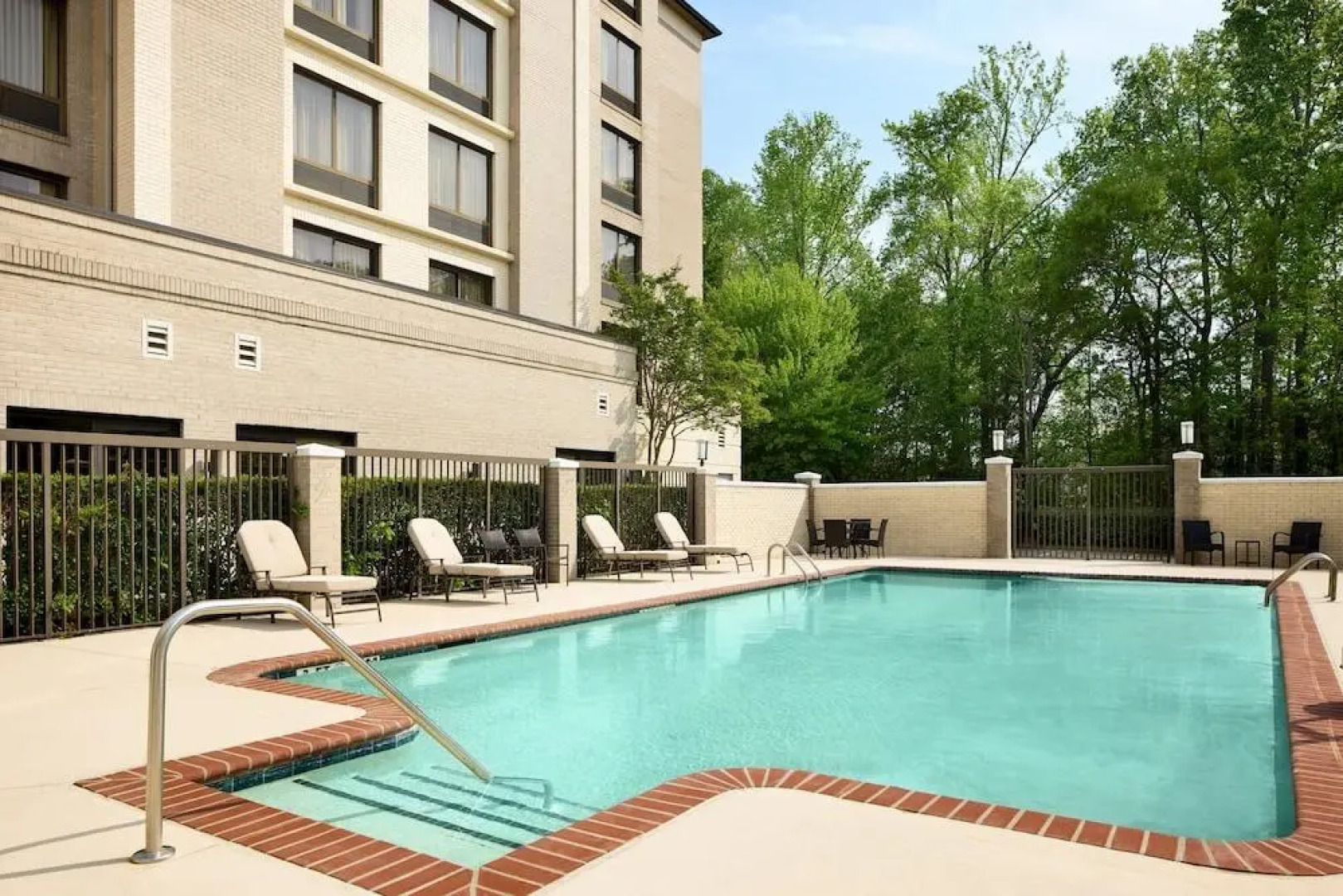 Holiday Inn Express & Suites Alpharetta - Windward Parkway