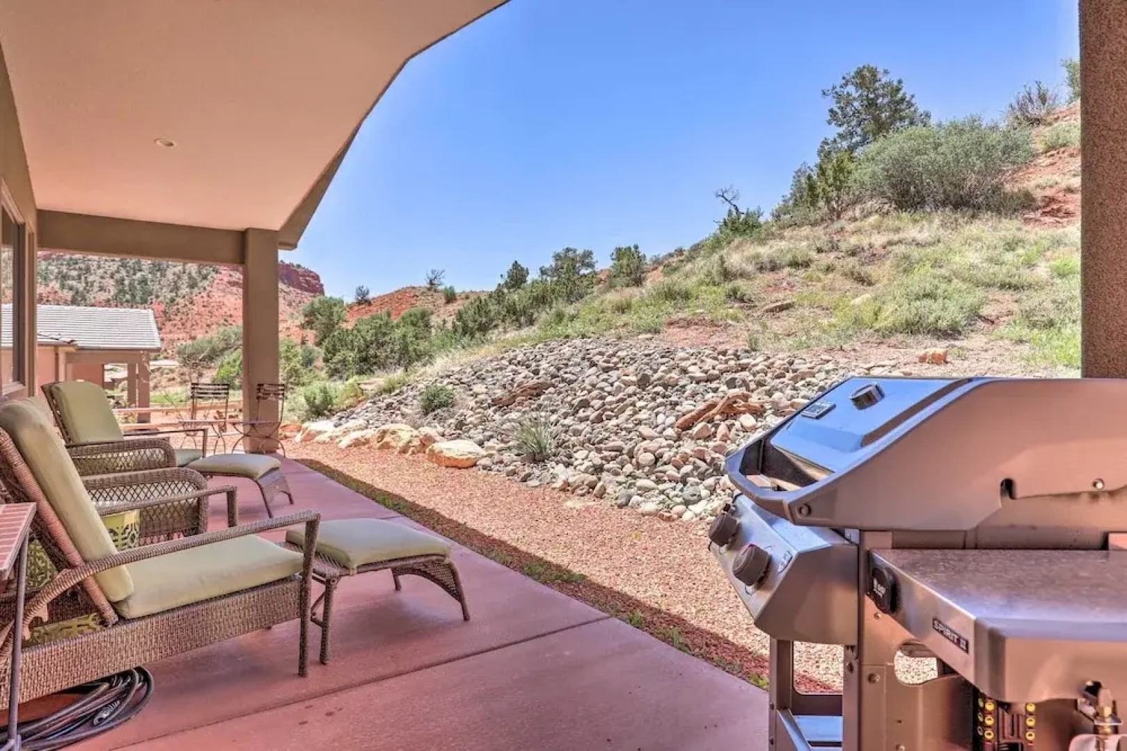 Day Trip to Zion: Home w/ Fire Pit & Pool Access