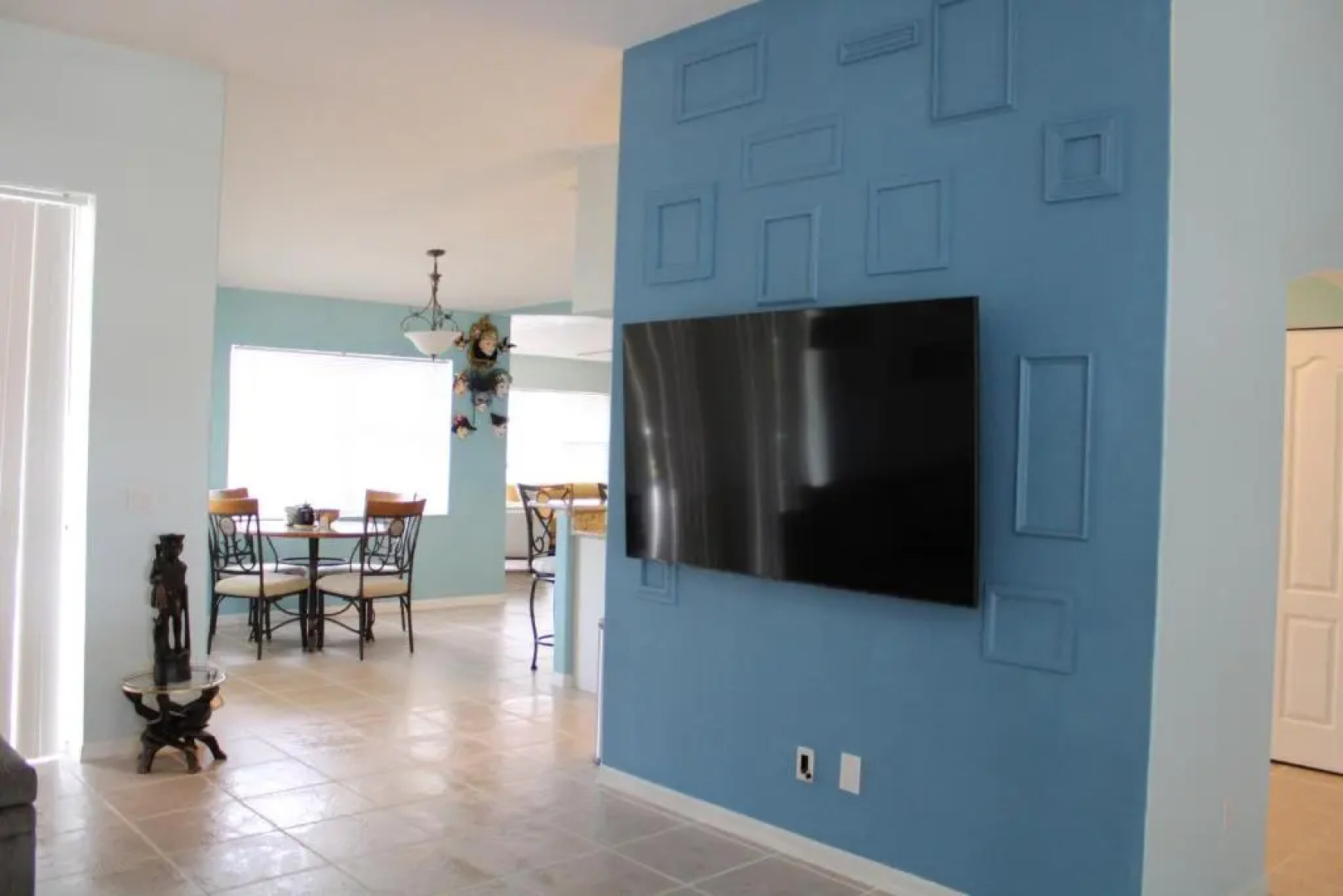 Spacious and private pool house, 15 min to beach