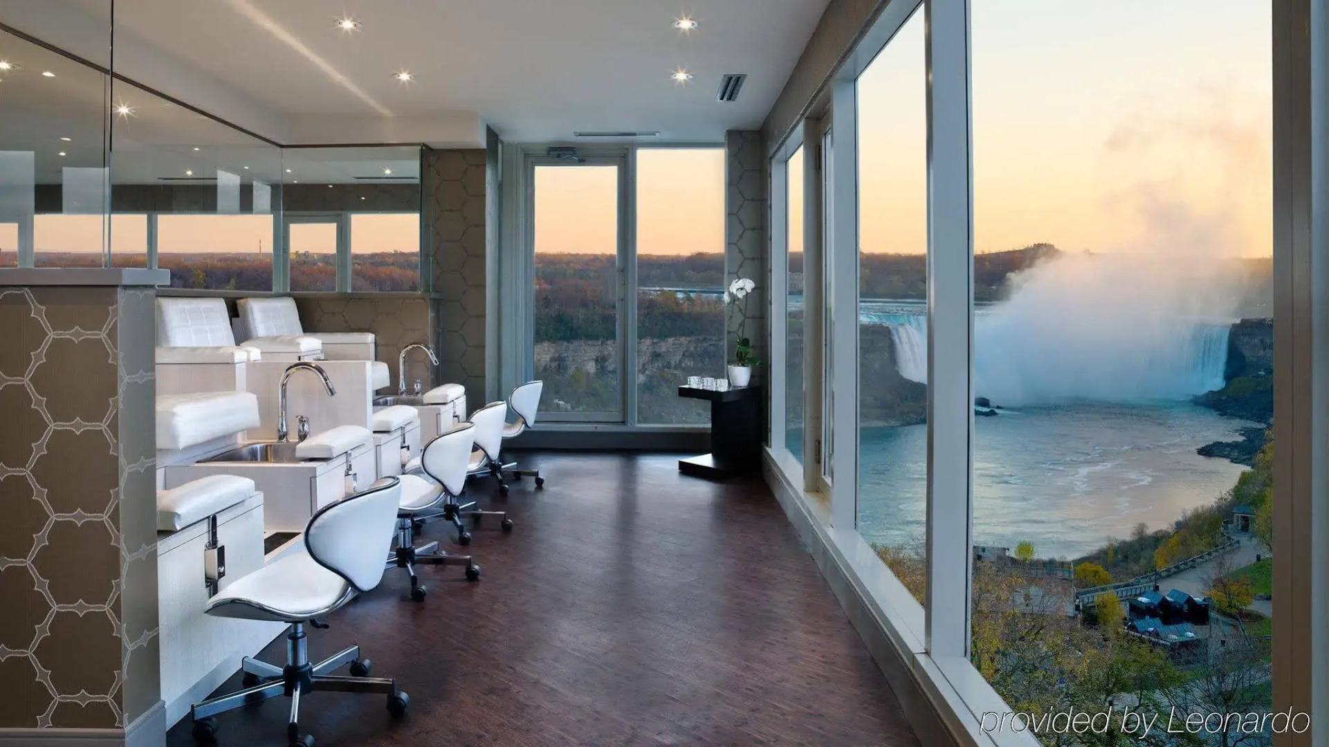 The Brock Niagara Falls Fallsview, Tapestry by Hilton