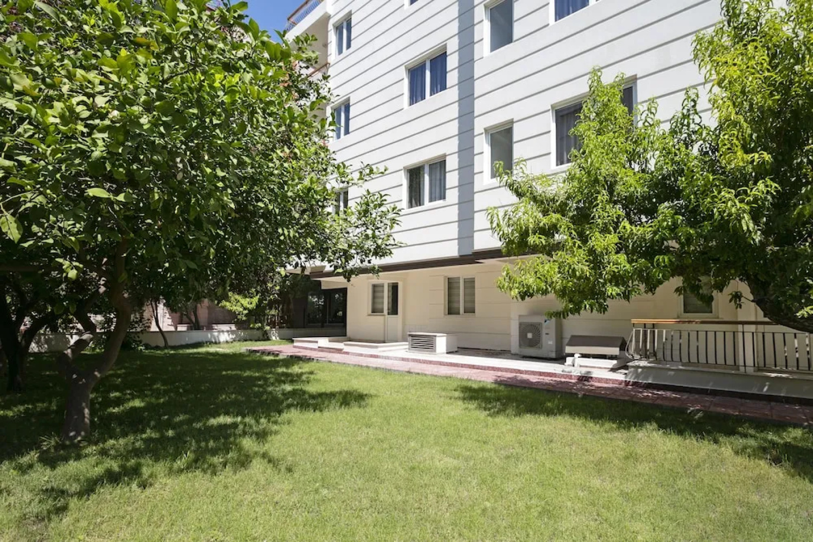 Отель Marvida Happy Suites